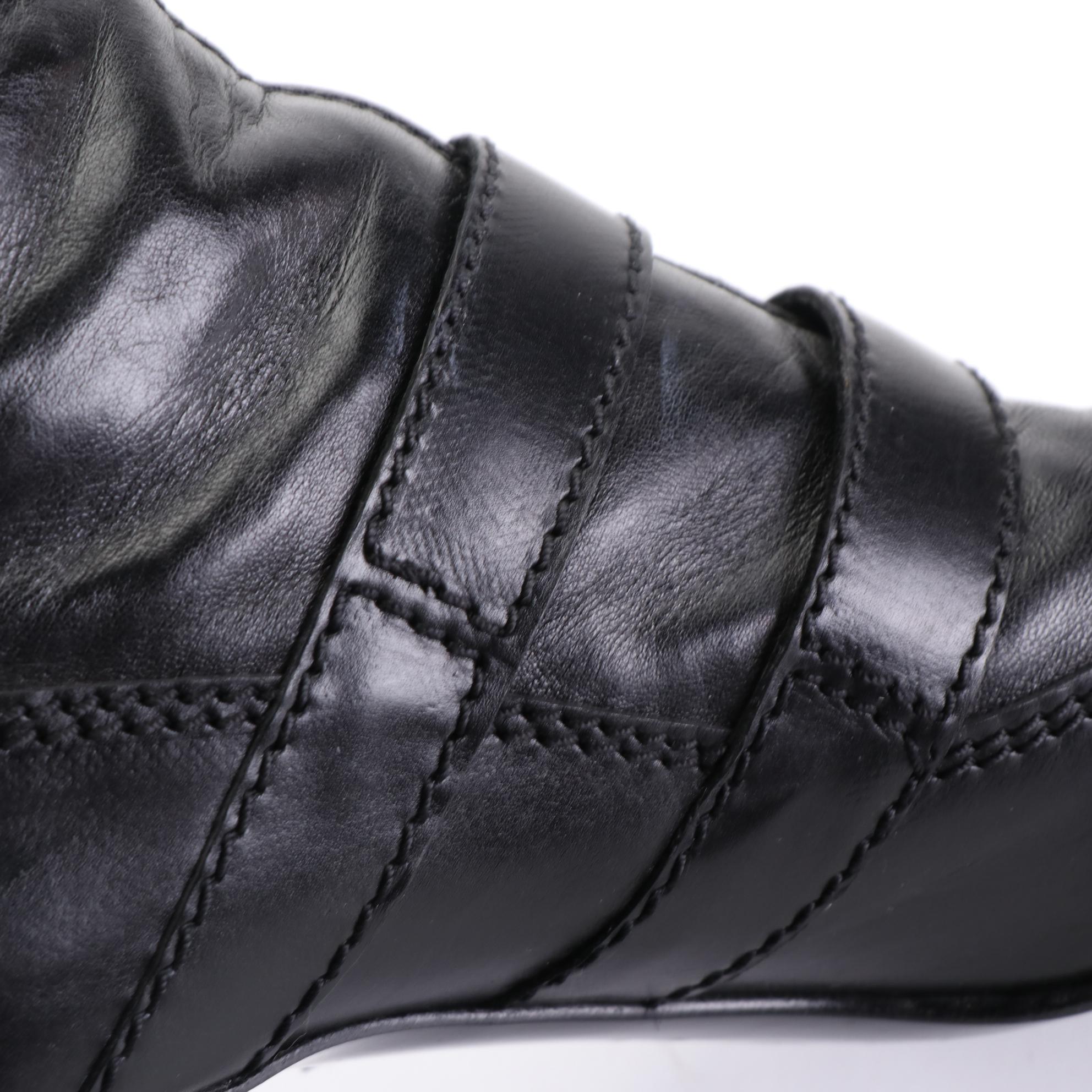 Alexander McQueen Zip-Front Boots in Black Leather with Skull Chain Zip Pull