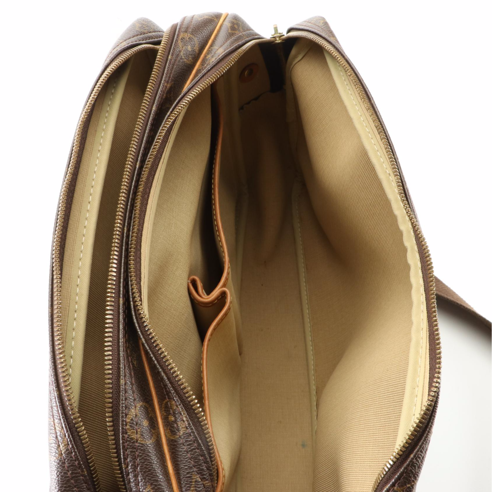 Louis Vuitton Reporter GM Bag in Monogram Canvas