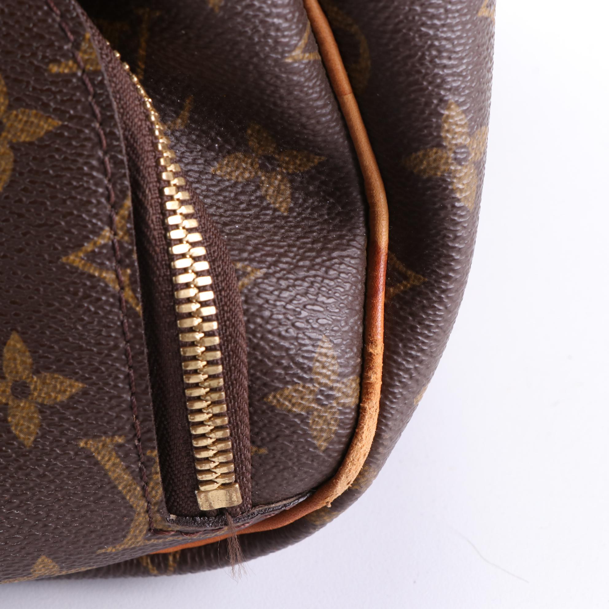 Louis Vuitton Evasion MM Travel Bag in Monogram Canvas and Vachetta Leather