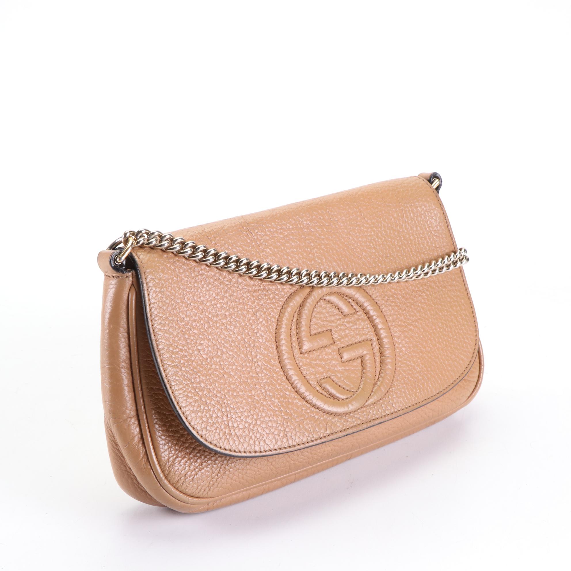 Gucci Medium Soho Flap Crossbody Bag in Grain Leather with Chain Strap