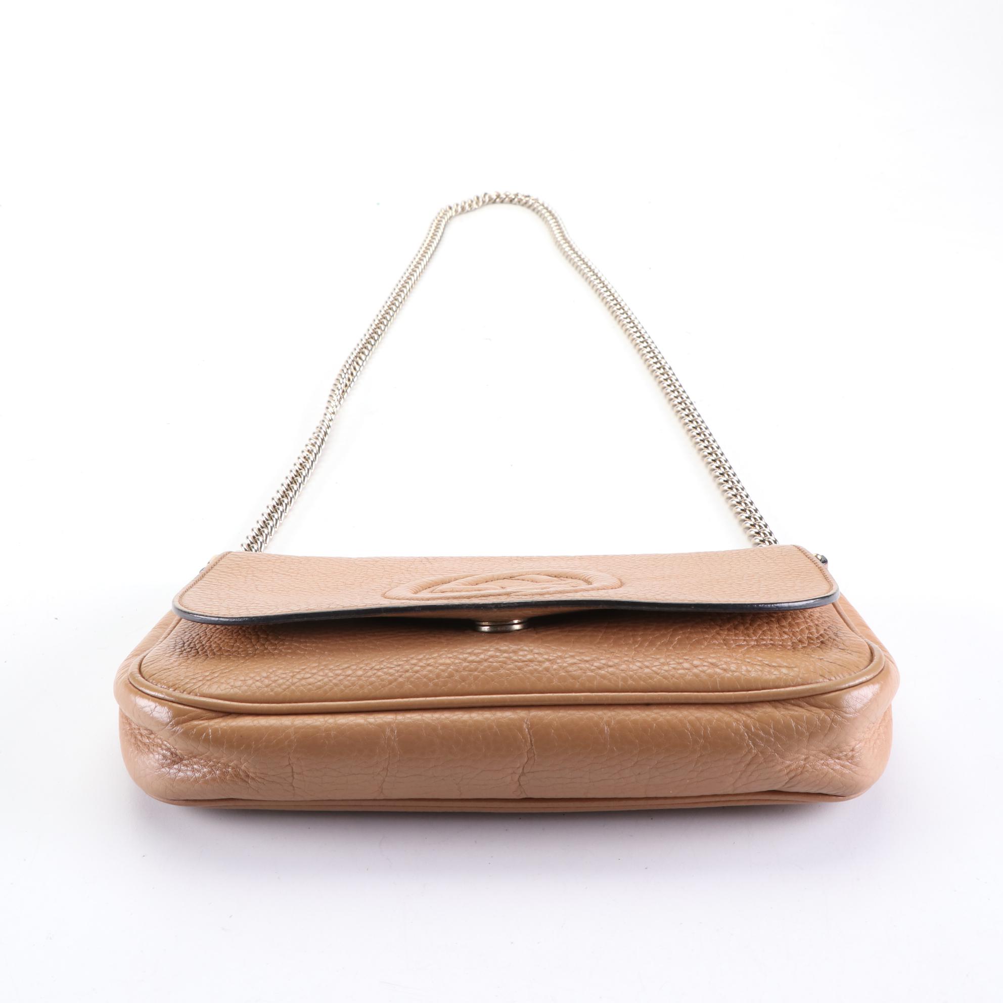 Gucci Medium Soho Flap Crossbody Bag in Grain Leather with Chain Strap
