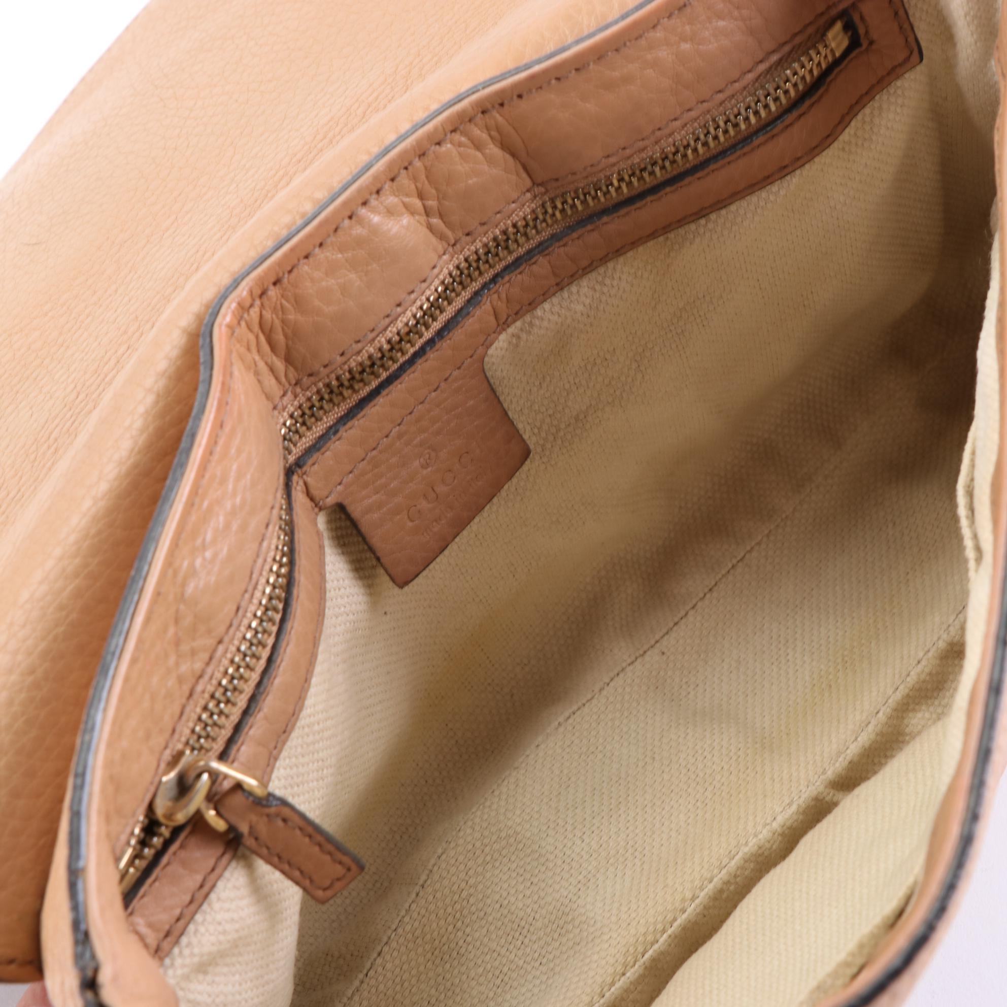 Gucci Medium Soho Flap Crossbody Bag in Grain Leather with Chain Strap