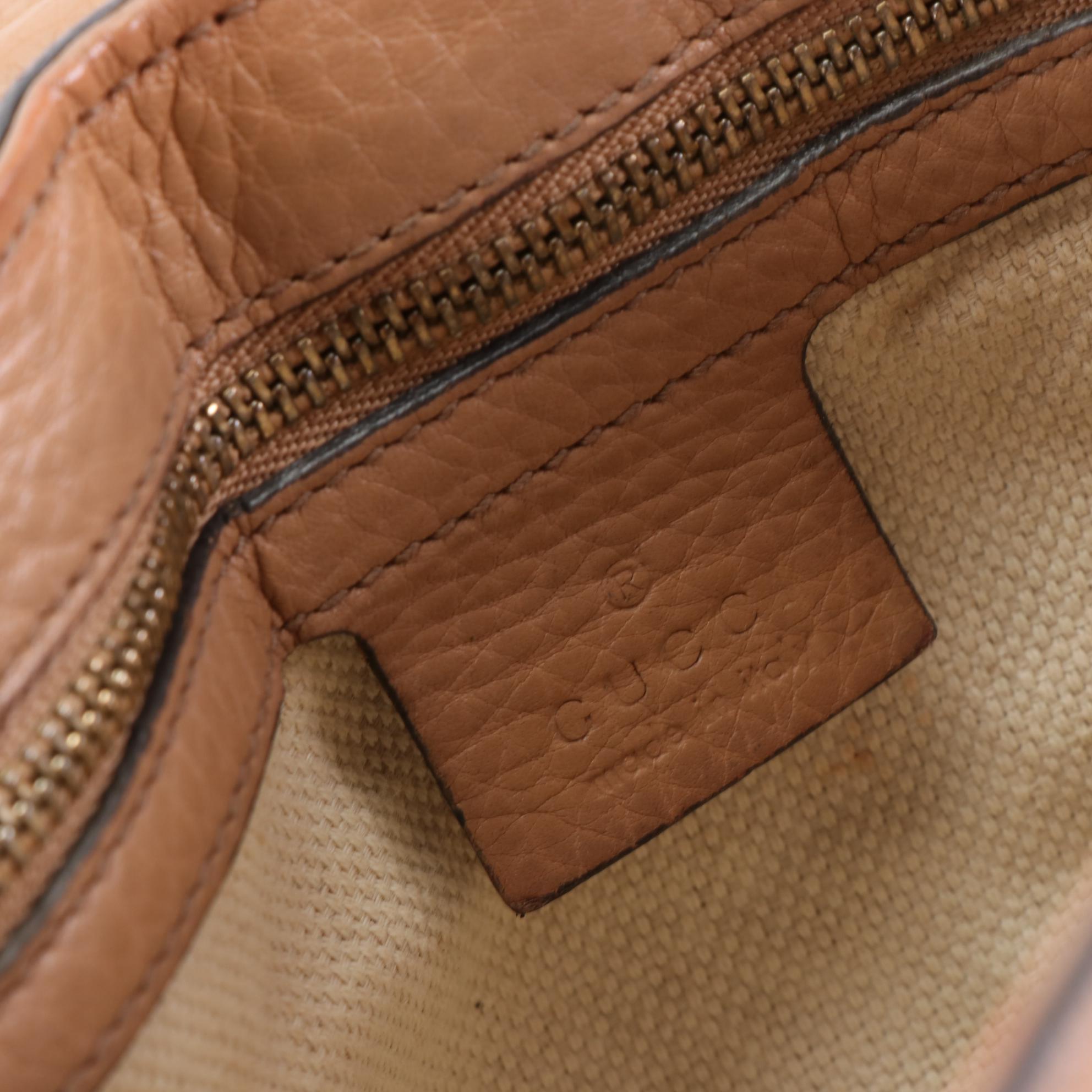 Gucci Medium Soho Flap Crossbody Bag in Grain Leather with Chain Strap