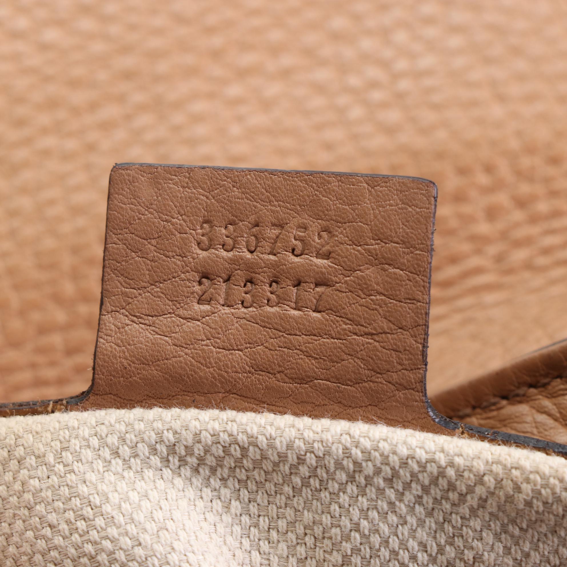 Gucci Medium Soho Flap Crossbody Bag in Grain Leather with Chain Strap