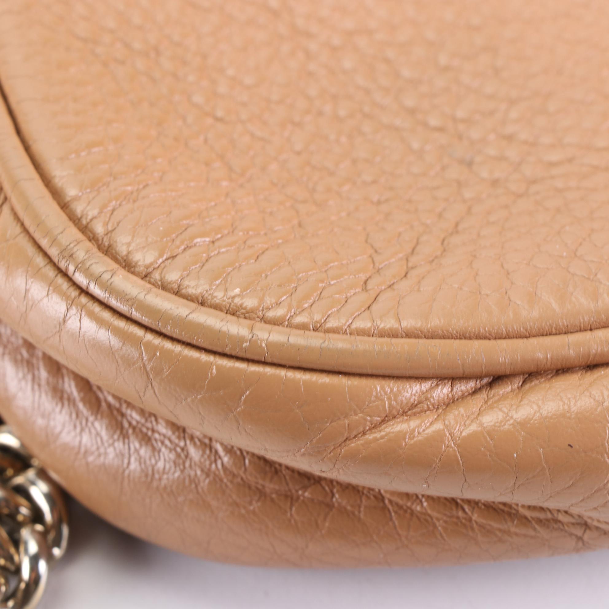 Gucci Medium Soho Flap Crossbody Bag in Grain Leather with Chain Strap