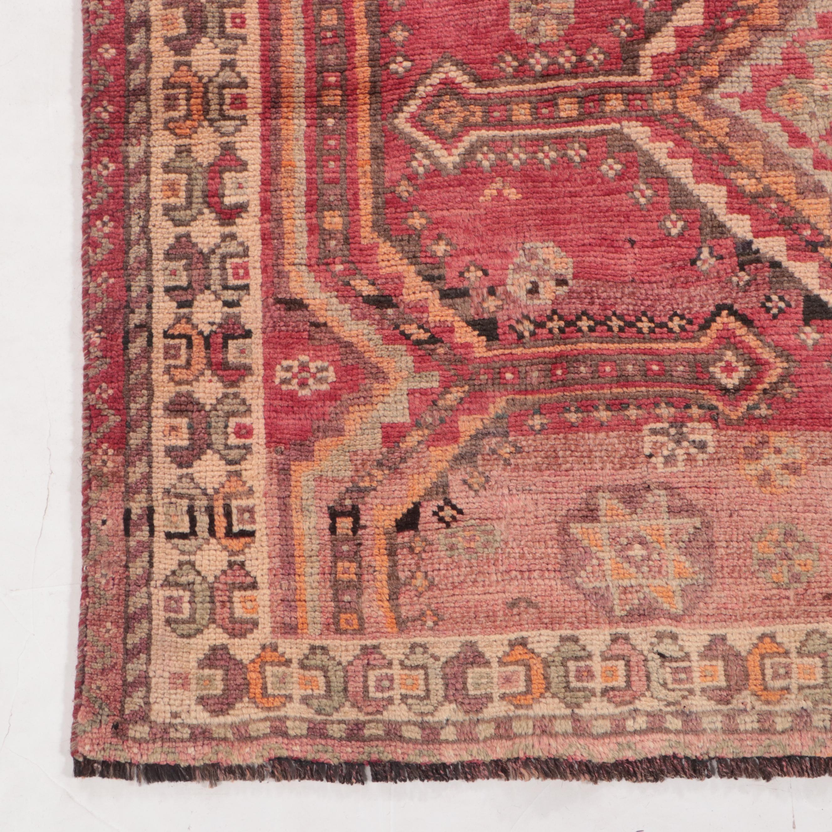 4'9 x 8'5 Hand-Knotted Persian Shiraz Area Rug