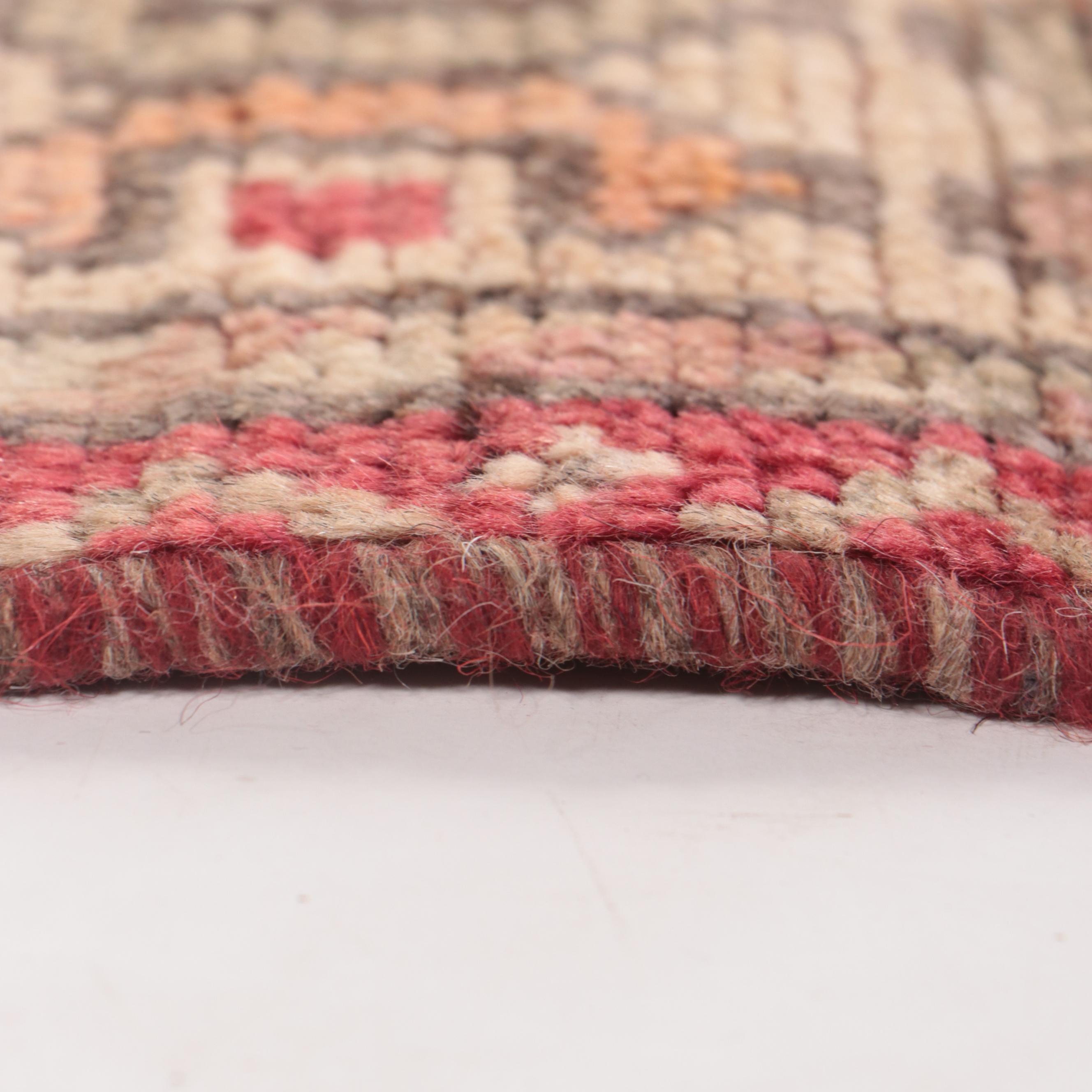 4'9 x 8'5 Hand-Knotted Persian Shiraz Area Rug