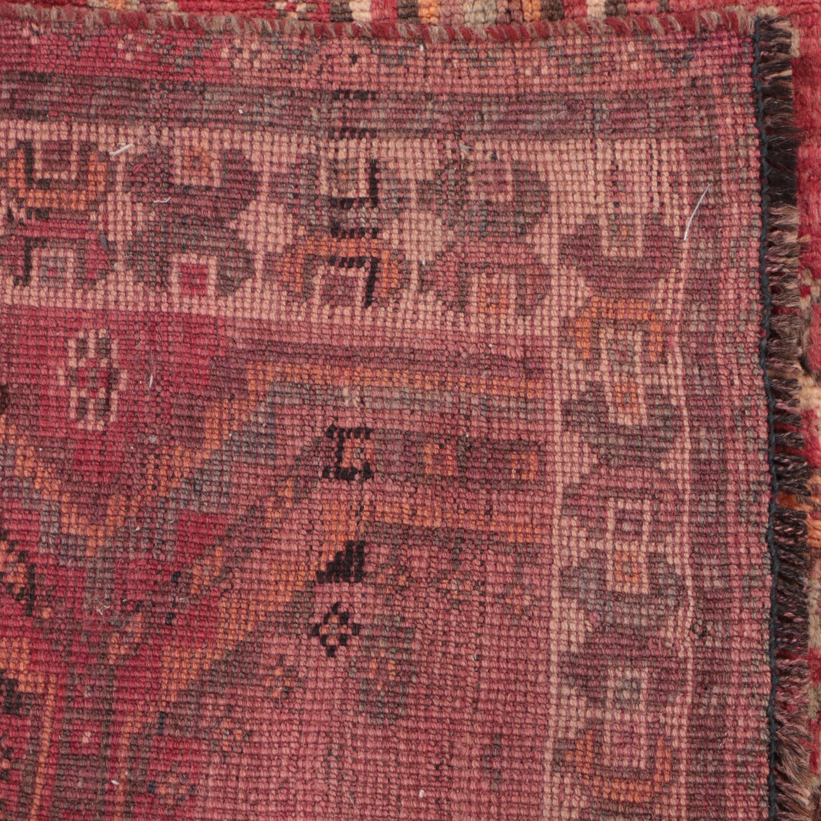 4'9 x 8'5 Hand-Knotted Persian Shiraz Area Rug