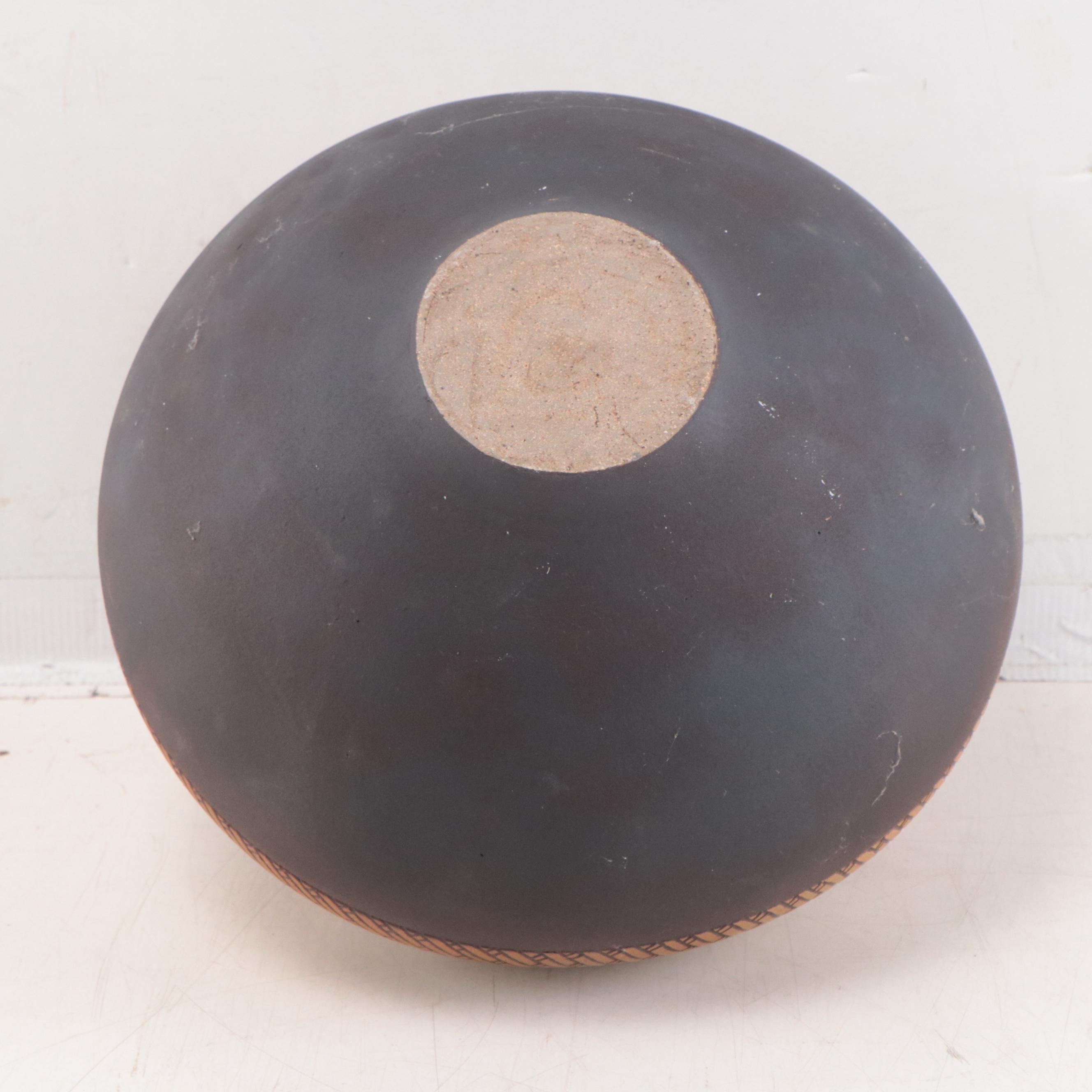 Southwest Style Earthenware Lidded Pot With Sgraffito Lizards