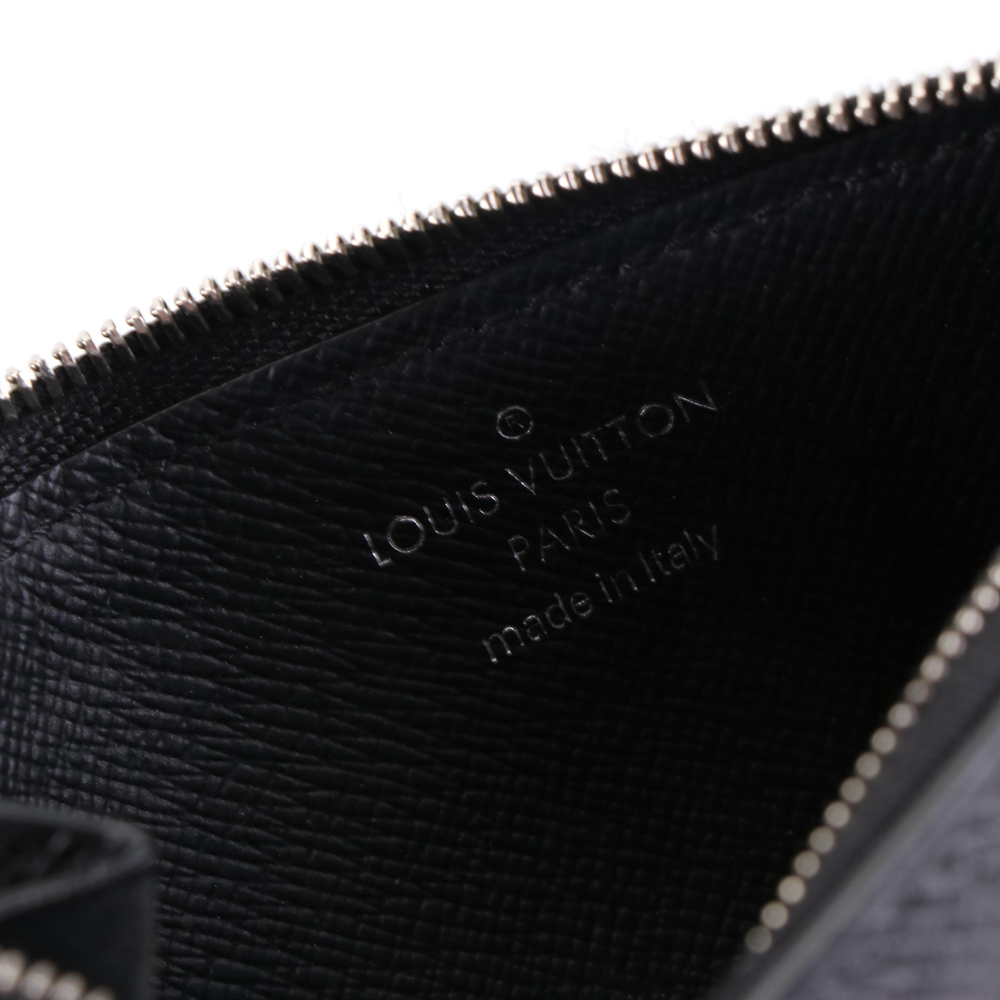 Louis Vuitton Card Holder/Coin Purse in Taïga Leather