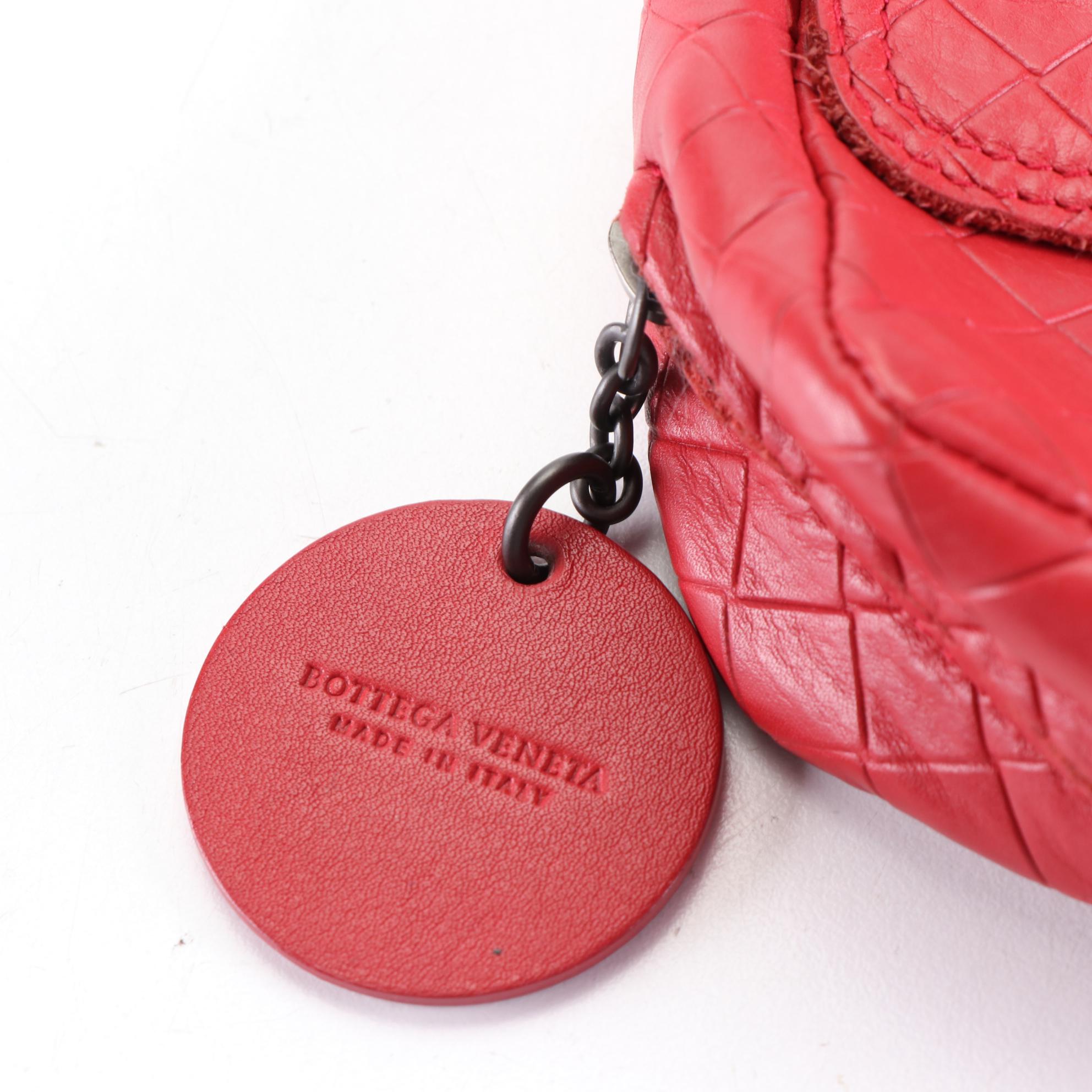 Bottega Veneta Clutch Crossbody Bag in Intrecciomirage Nappa Leather