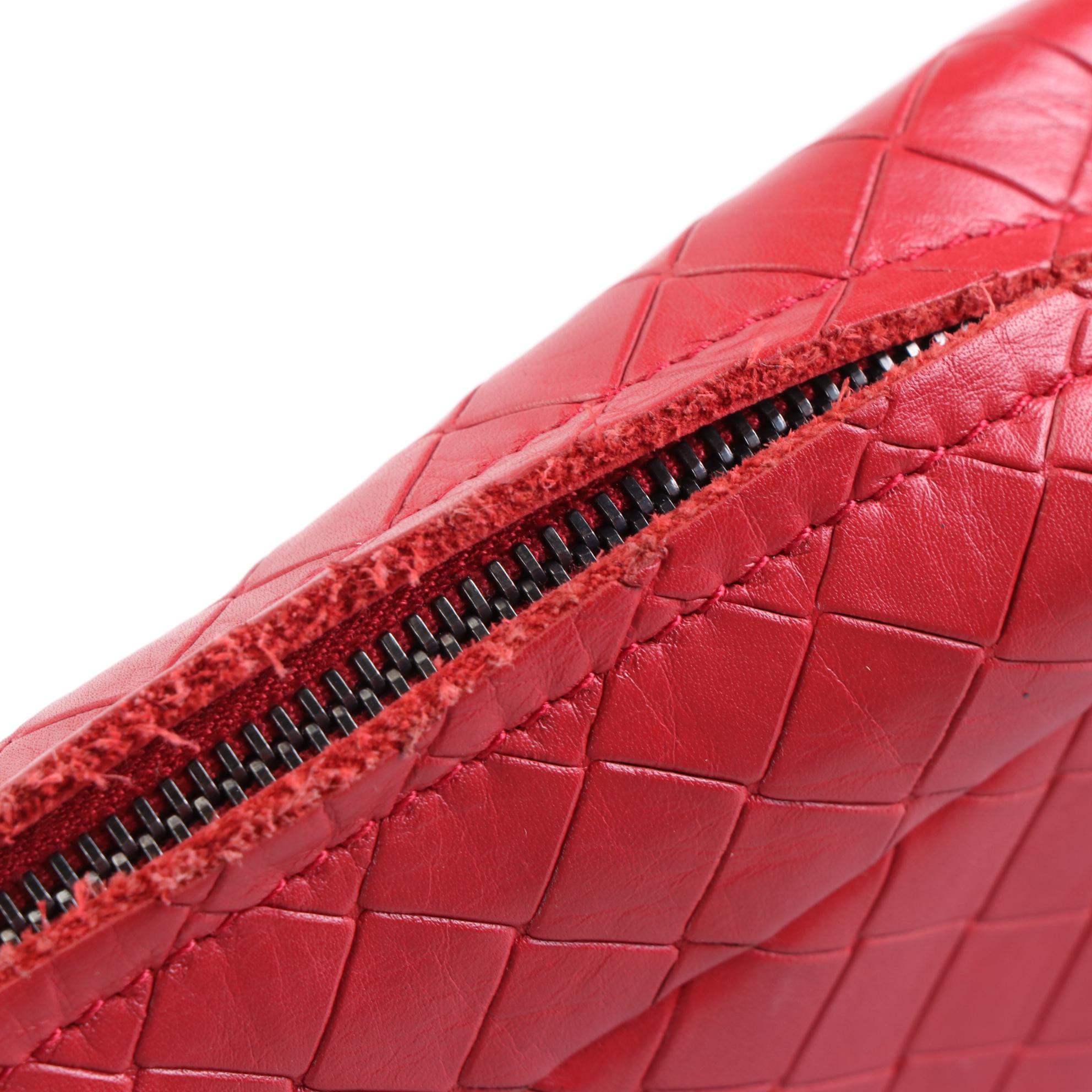 Bottega Veneta Clutch Crossbody Bag in Intrecciomirage Nappa Leather