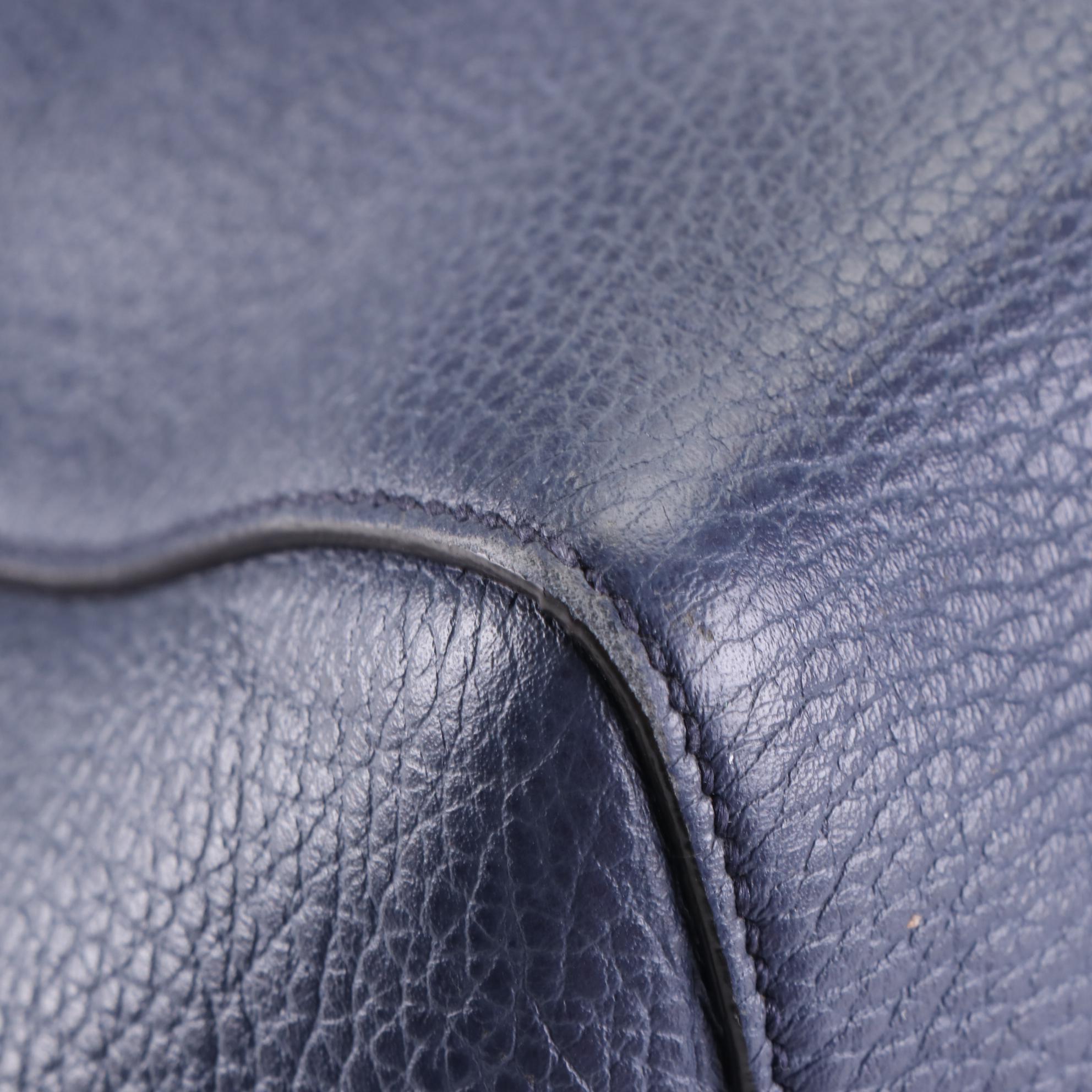 Gucci Medium Swing Shoulder Tote in Grainy Calfskin Leather