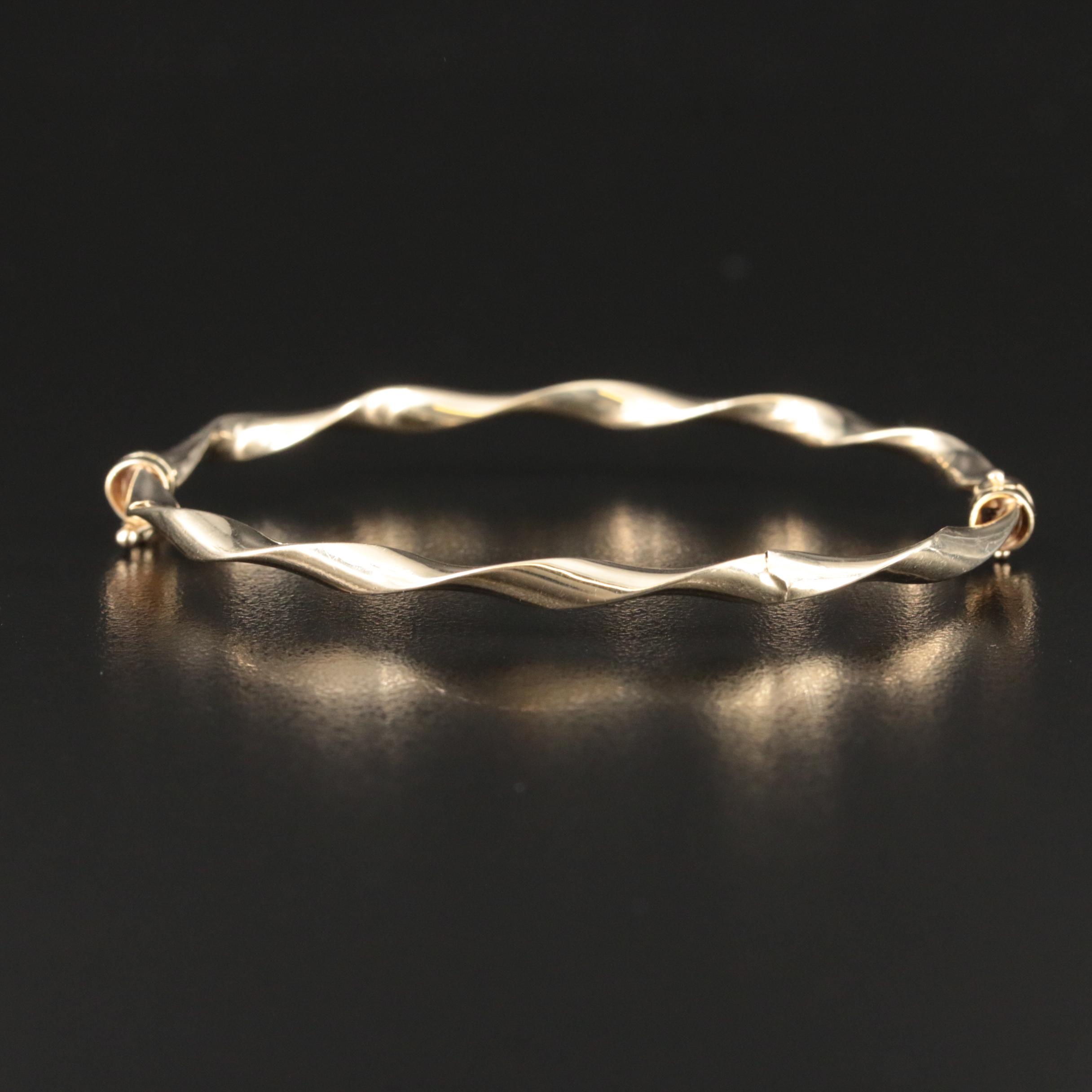 10K Hinged Fluted Bangle