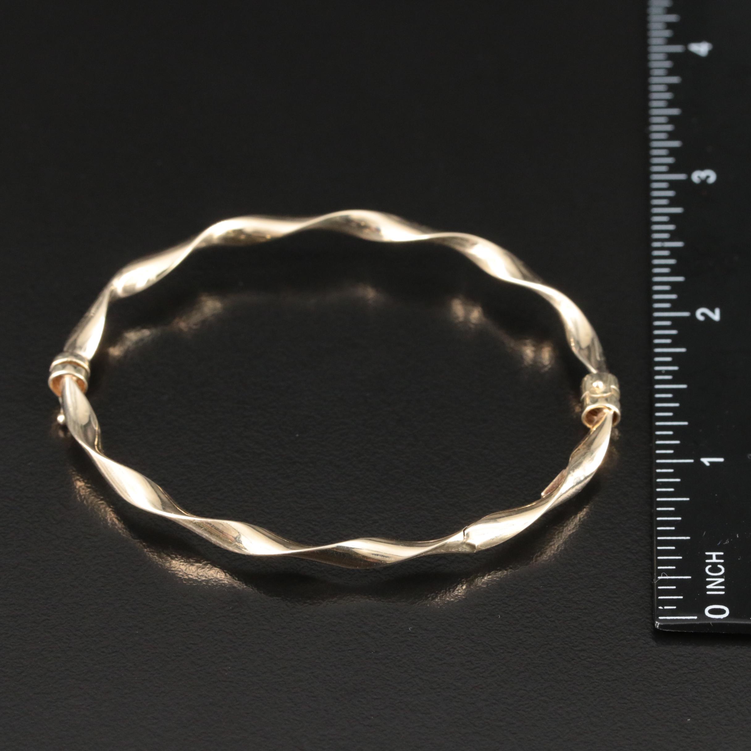 10K Hinged Fluted Bangle