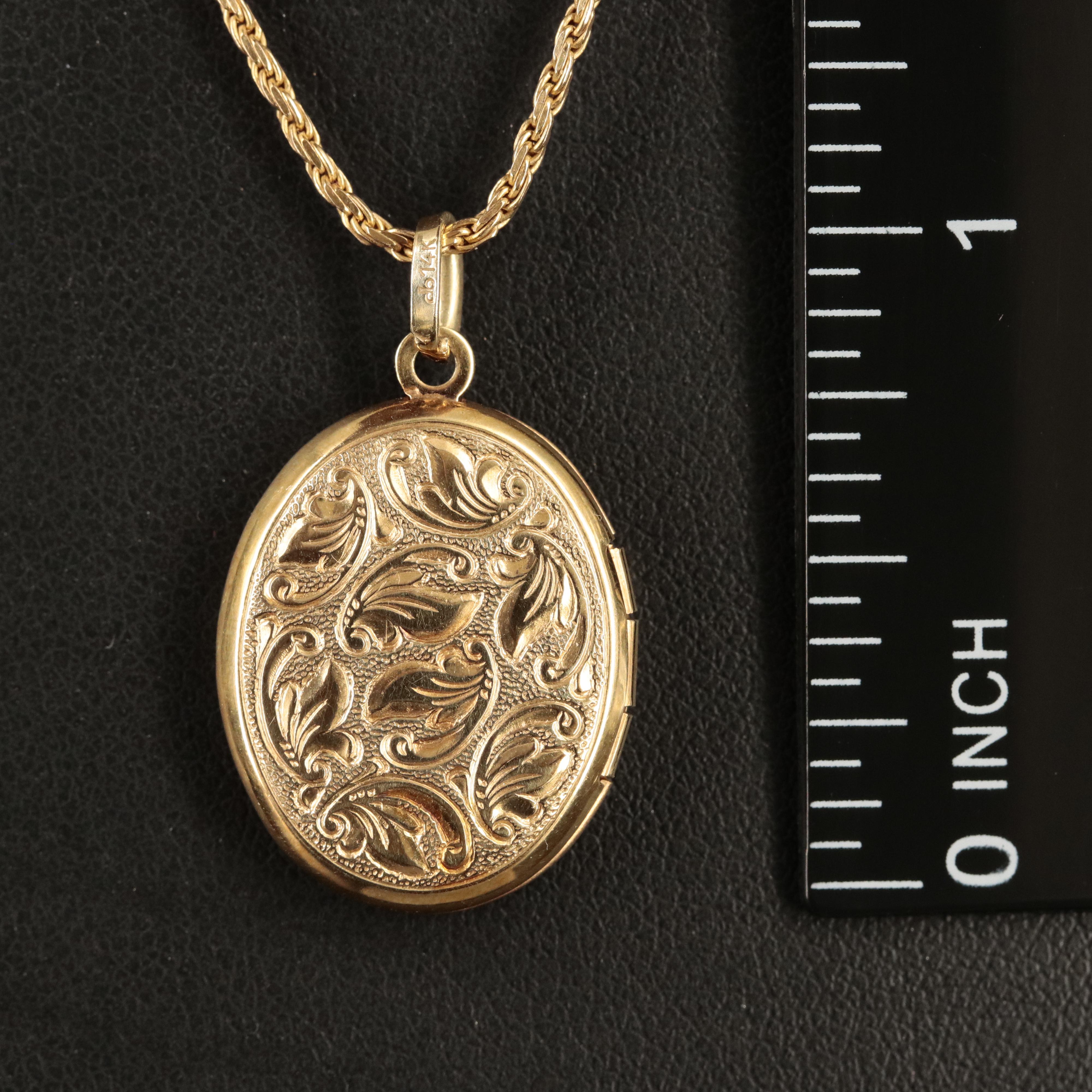 Vintage 14K Engraved Locket Pendant Necklace