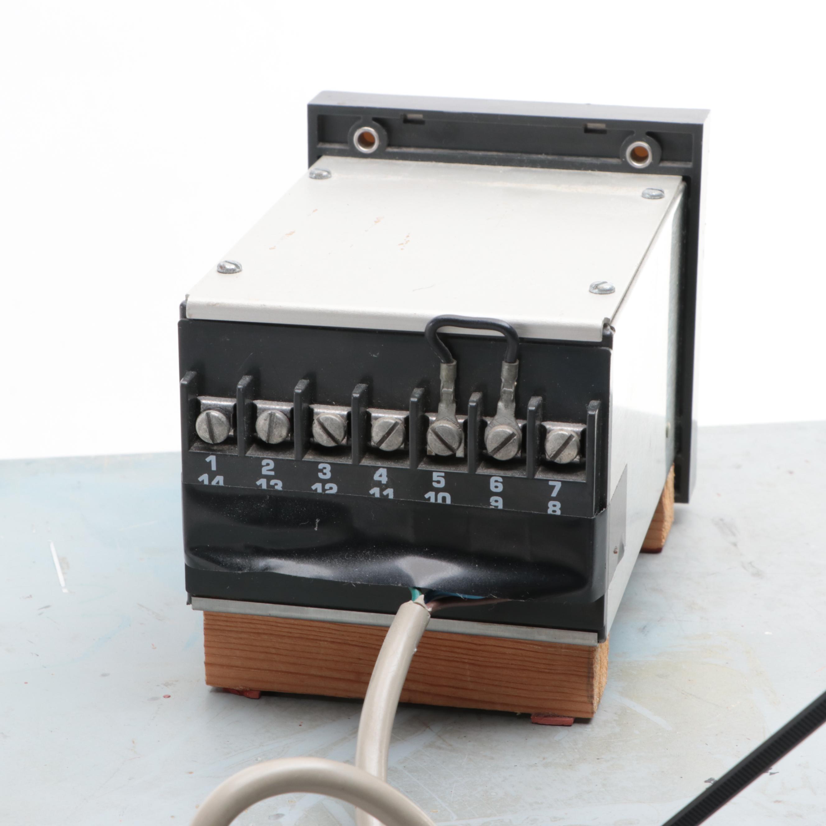 Austron Crystal Frequency Standard With Watlow Sensor