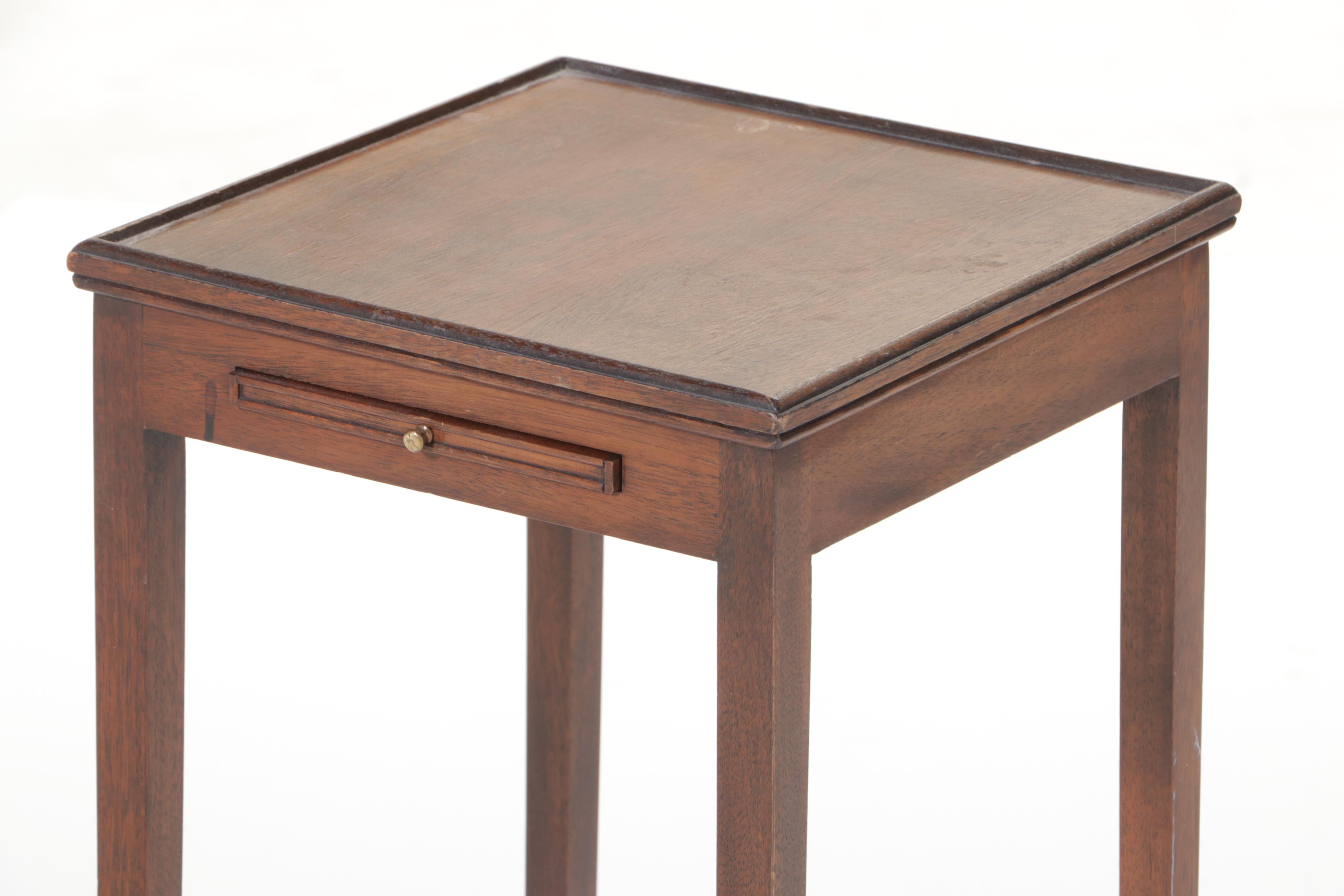 Small Federal Style Mahogany Side Table, 20th Century