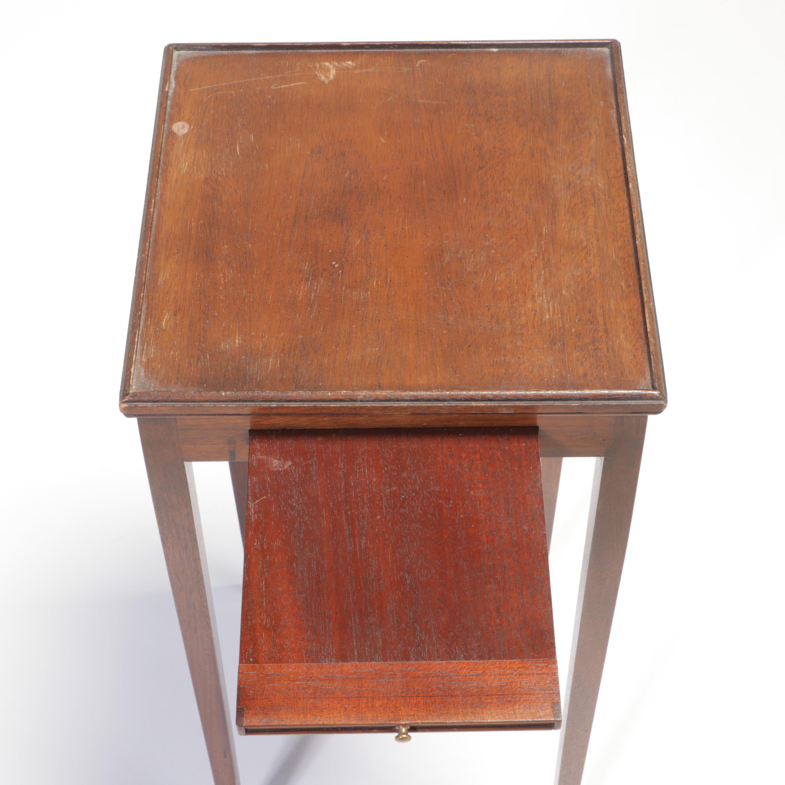 Small Federal Style Mahogany Side Table, 20th Century