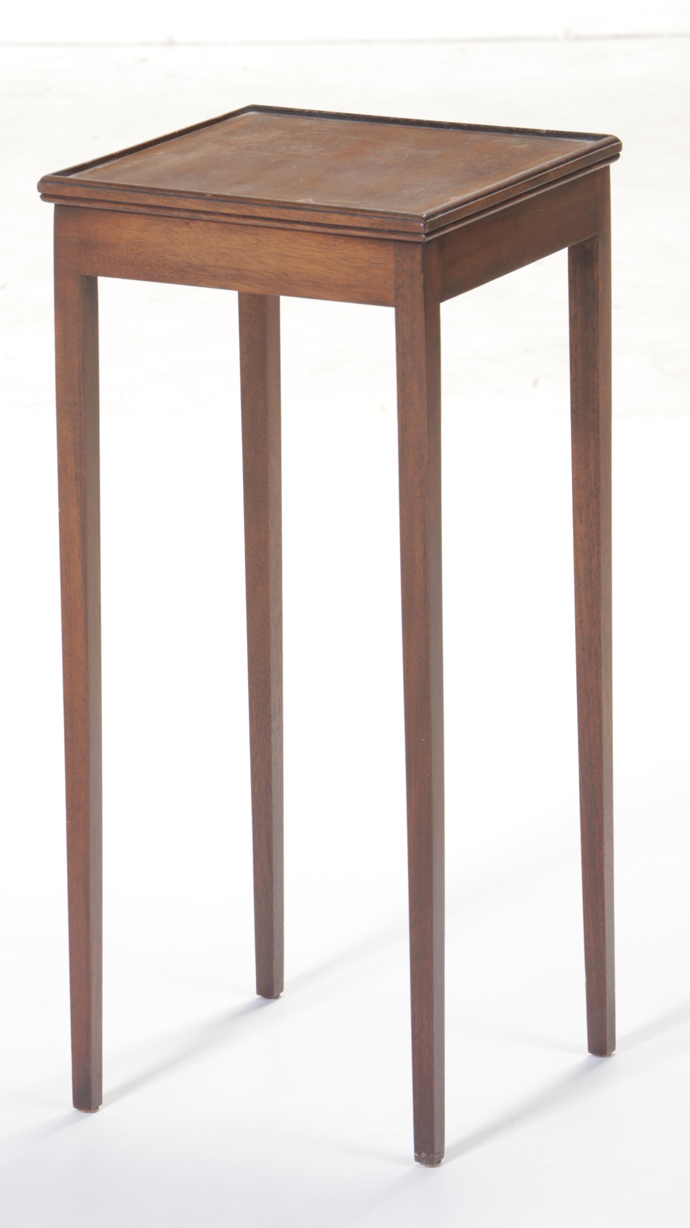 Small Federal Style Mahogany Side Table, 20th Century