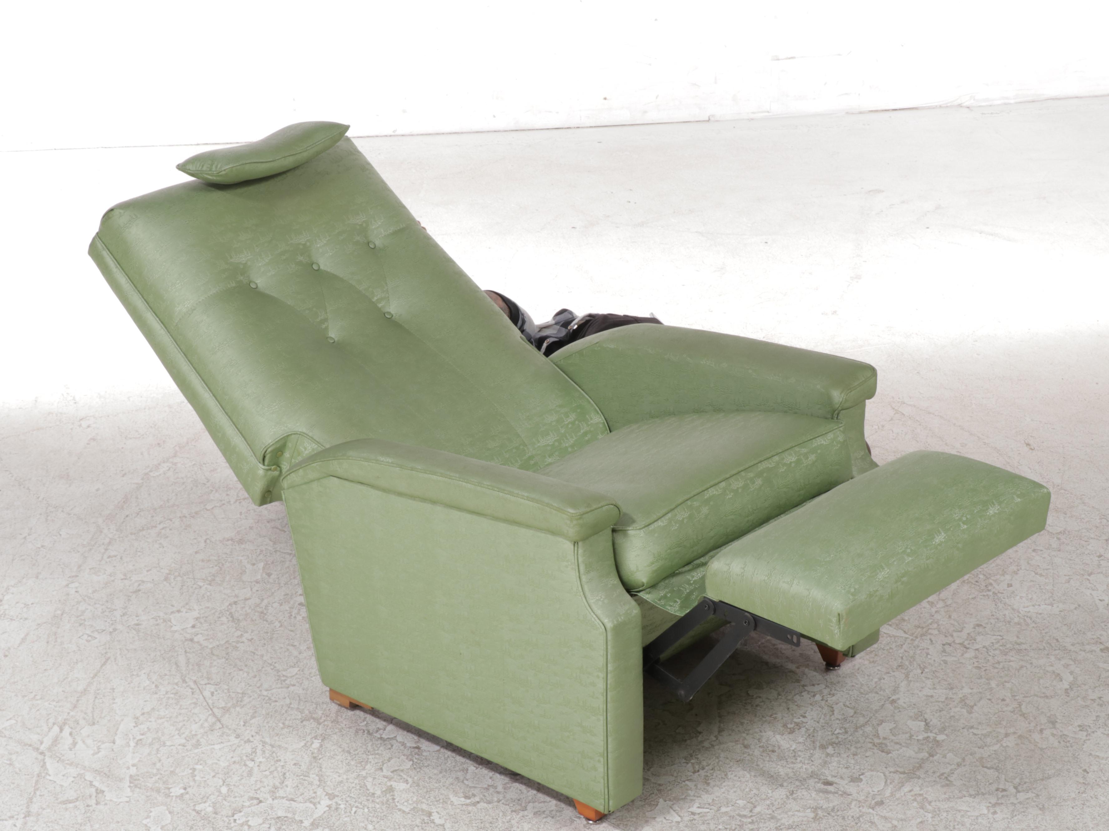 Niagara Therapy Mfg. Corp. Green Vinyl Cyclo-Massage Recliner