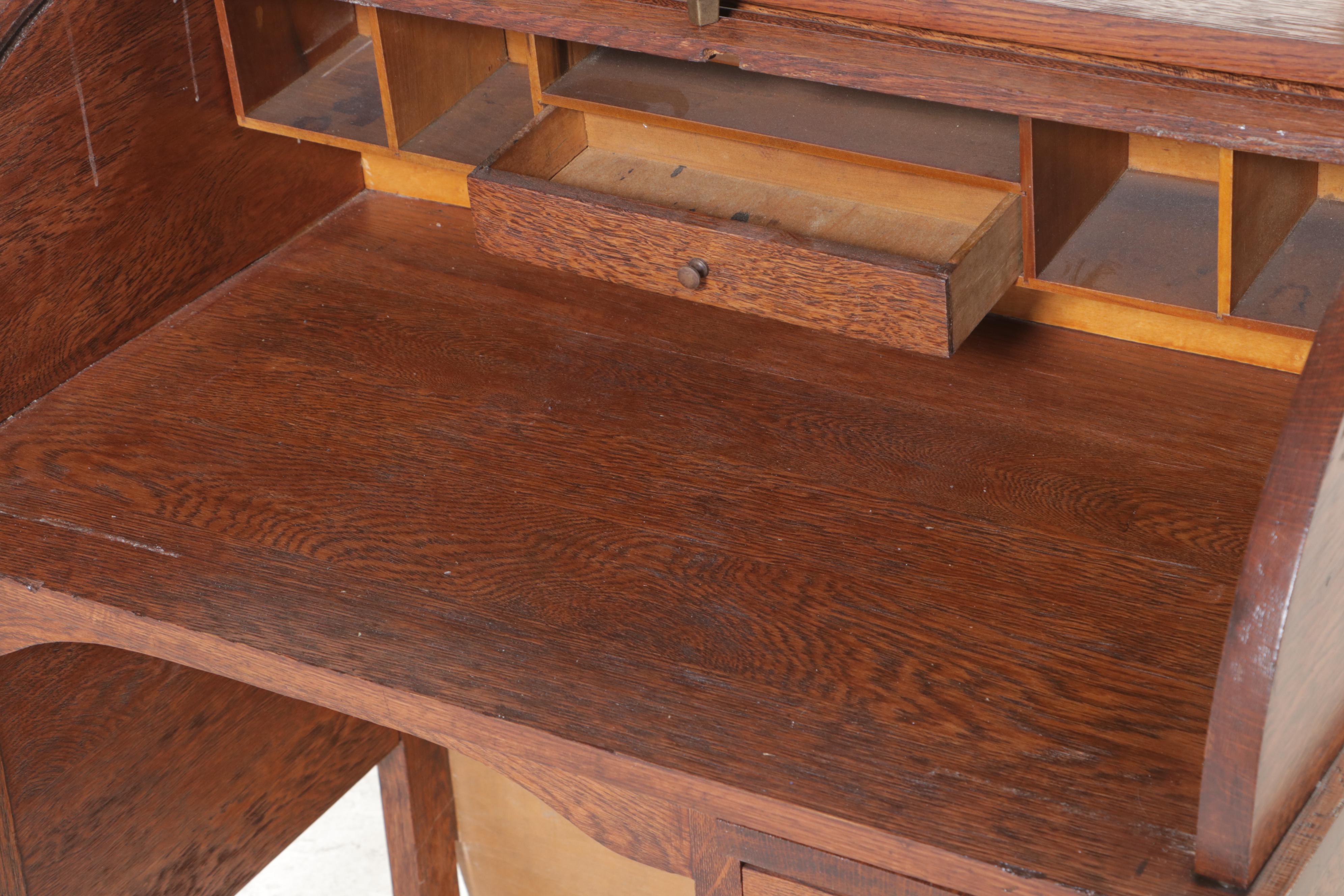 Eastman Mfg. Co. Oak Child's Roll-Top Desk, Early to Mid 20th Century