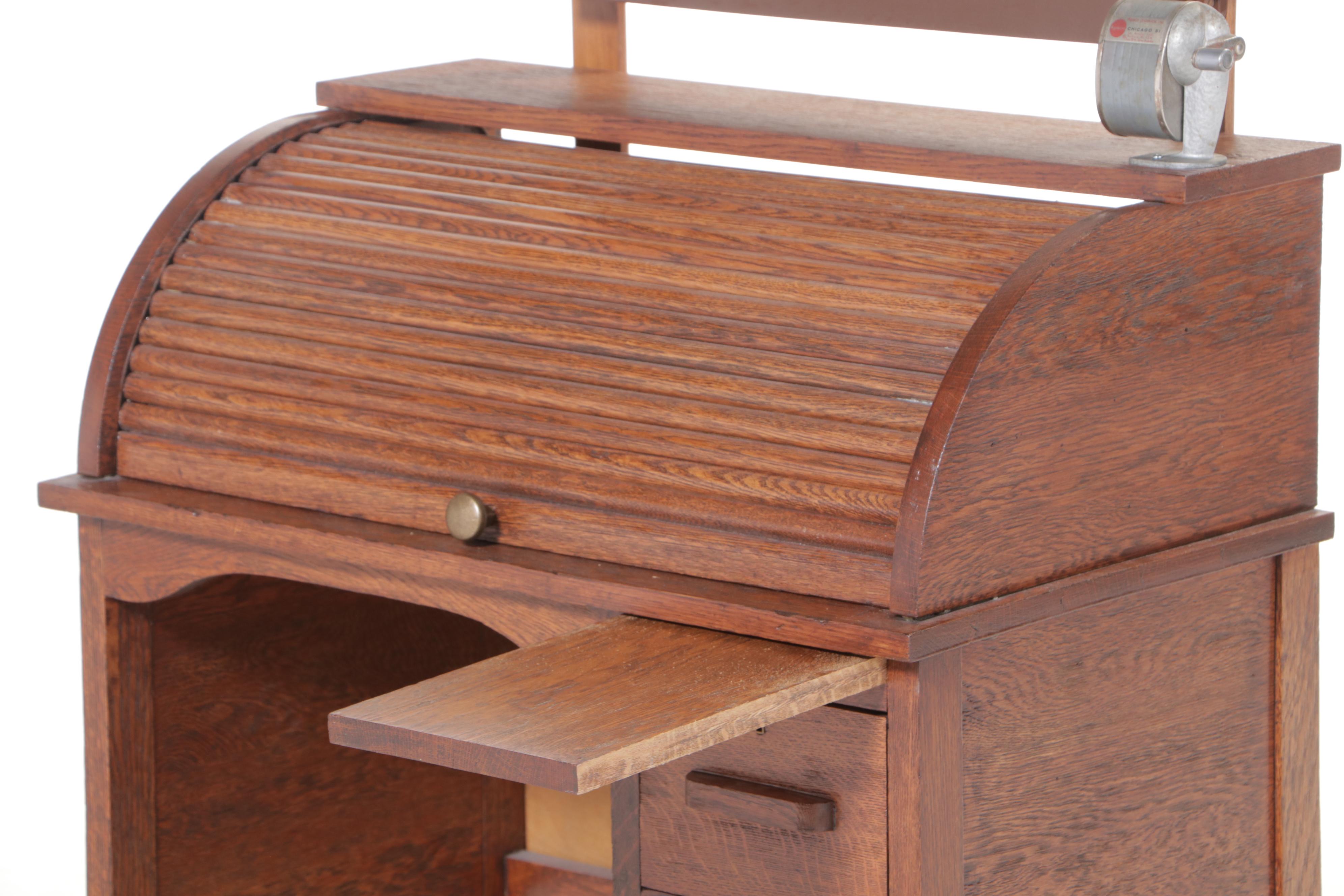 Eastman Mfg. Co. Oak Child's Roll-Top Desk, Early to Mid 20th Century