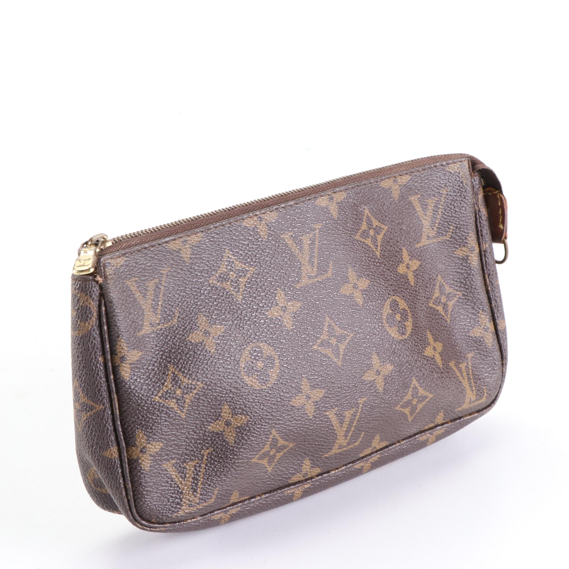Louis Vuitton Pochette Accesoires in Monogram Canvas