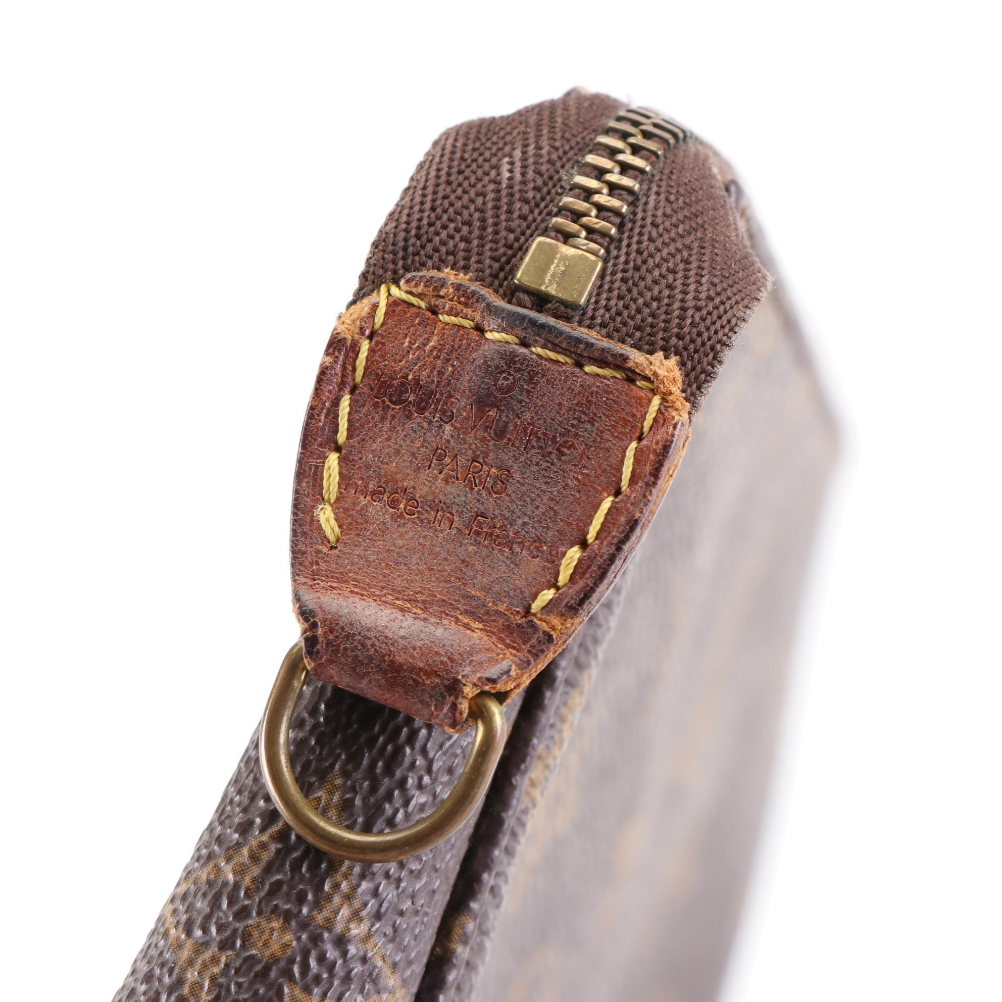 Louis Vuitton Pochette Accesoires in Monogram Canvas