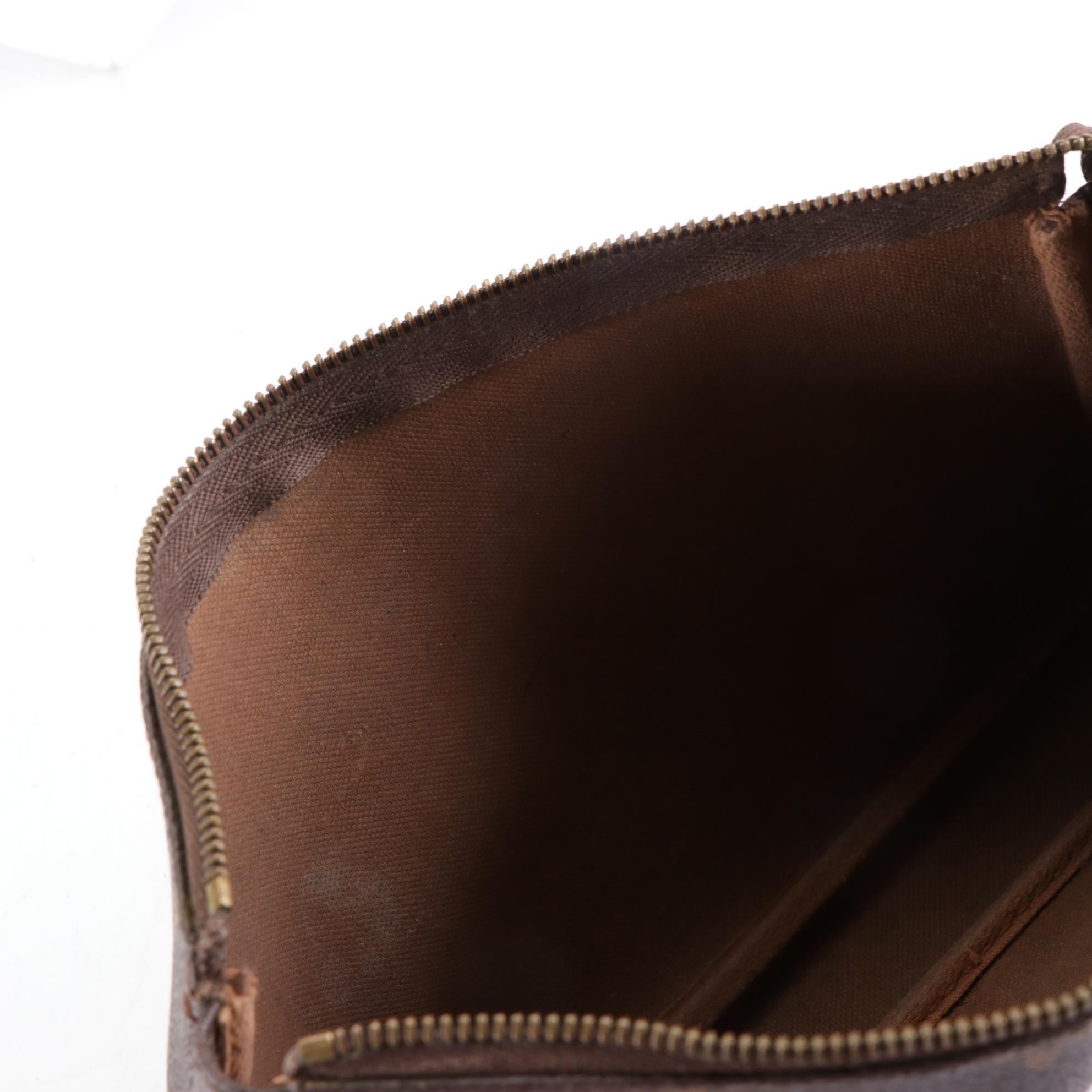 Louis Vuitton Pochette Accesoires in Monogram Canvas