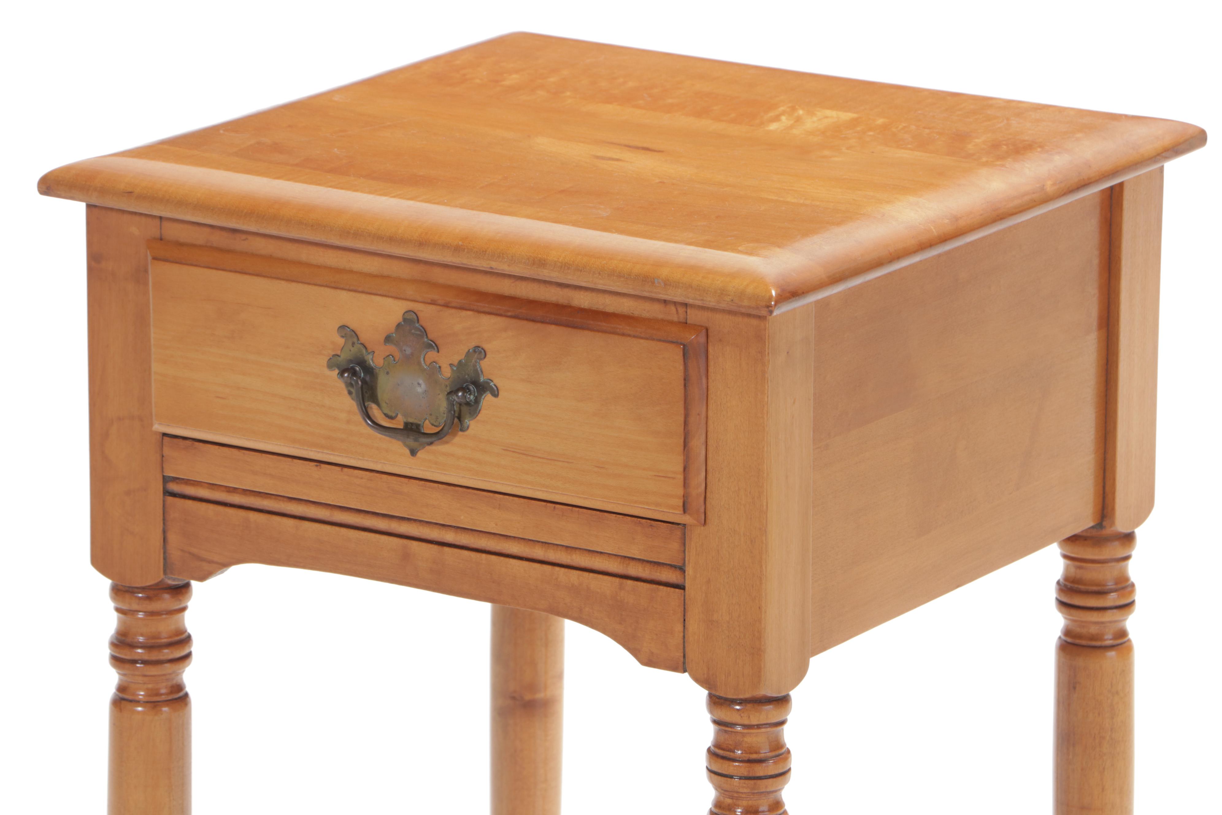Federal Style Maple Side Table, Mid to Late 20th Century