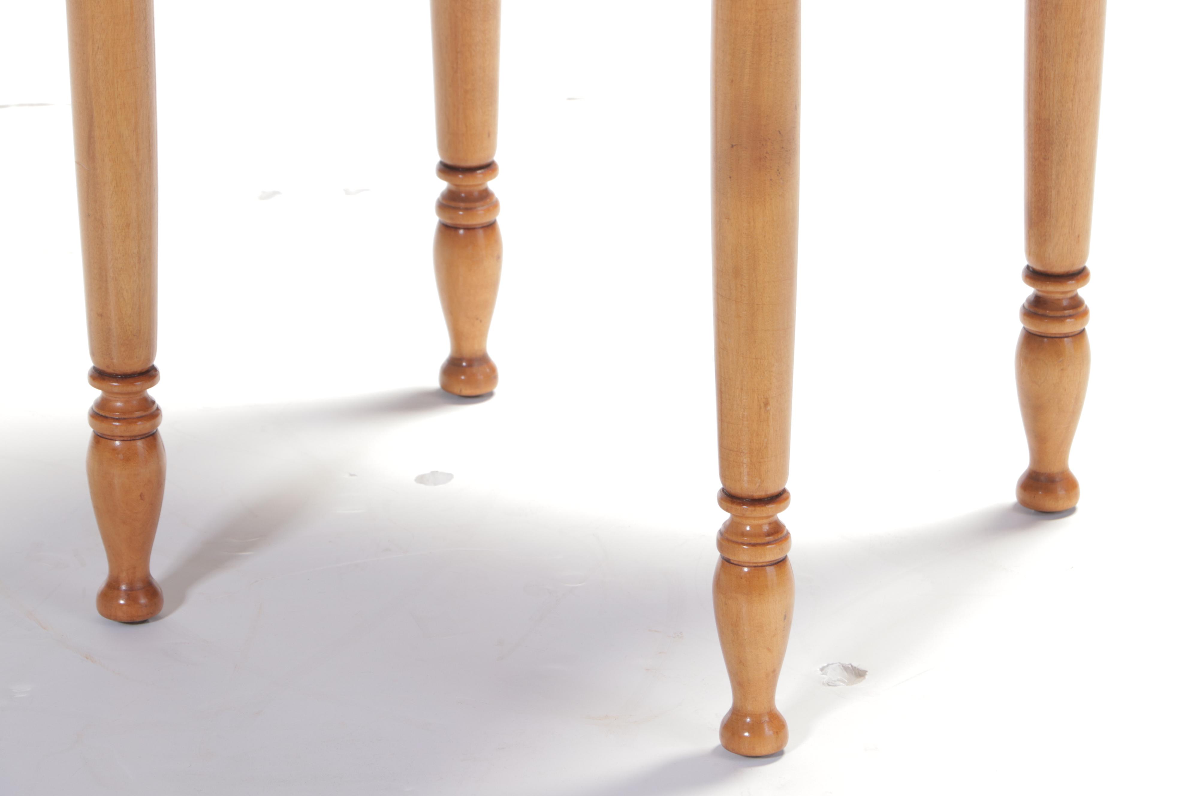 Federal Style Maple Side Table, Mid to Late 20th Century