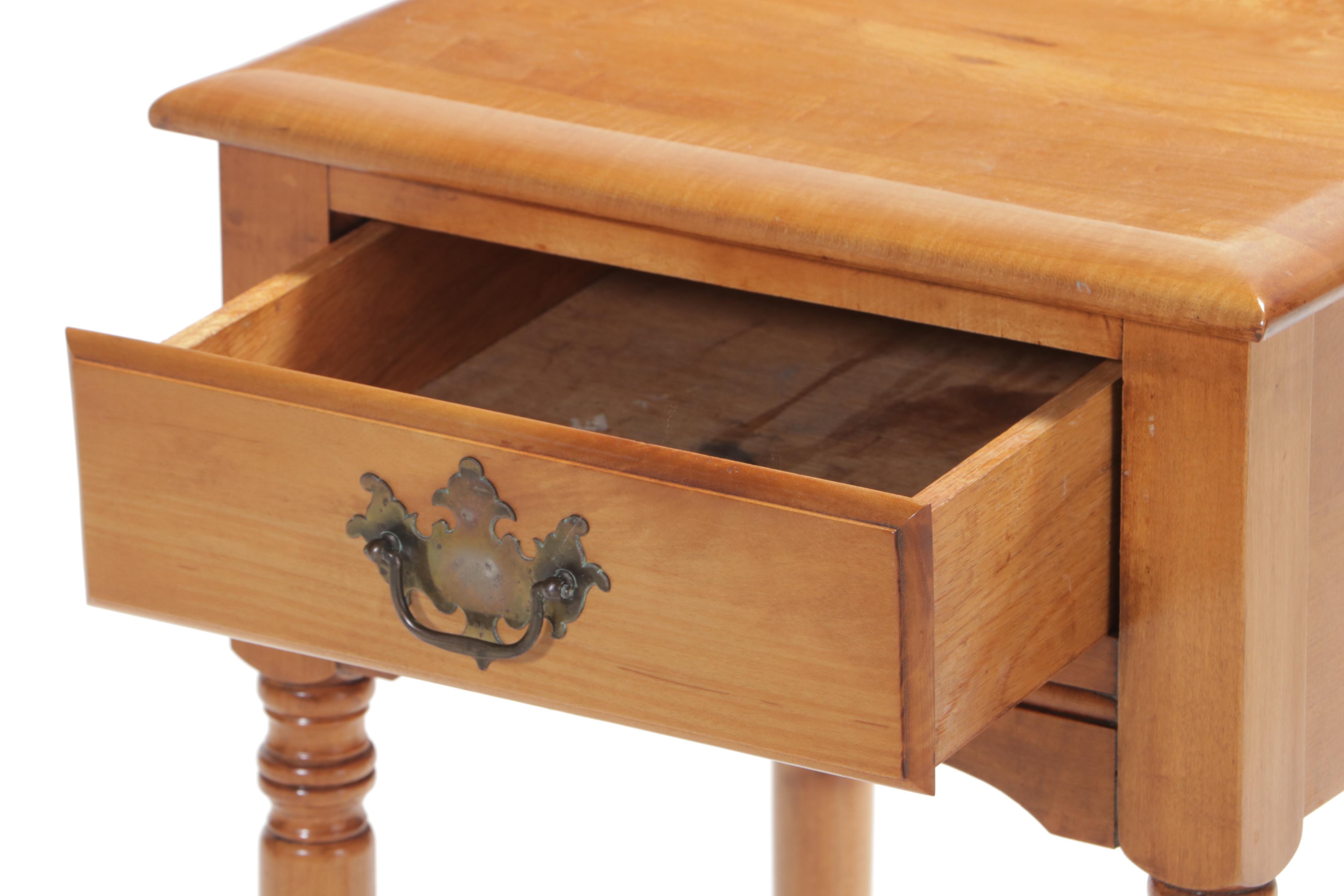 Federal Style Maple Side Table, Mid to Late 20th Century