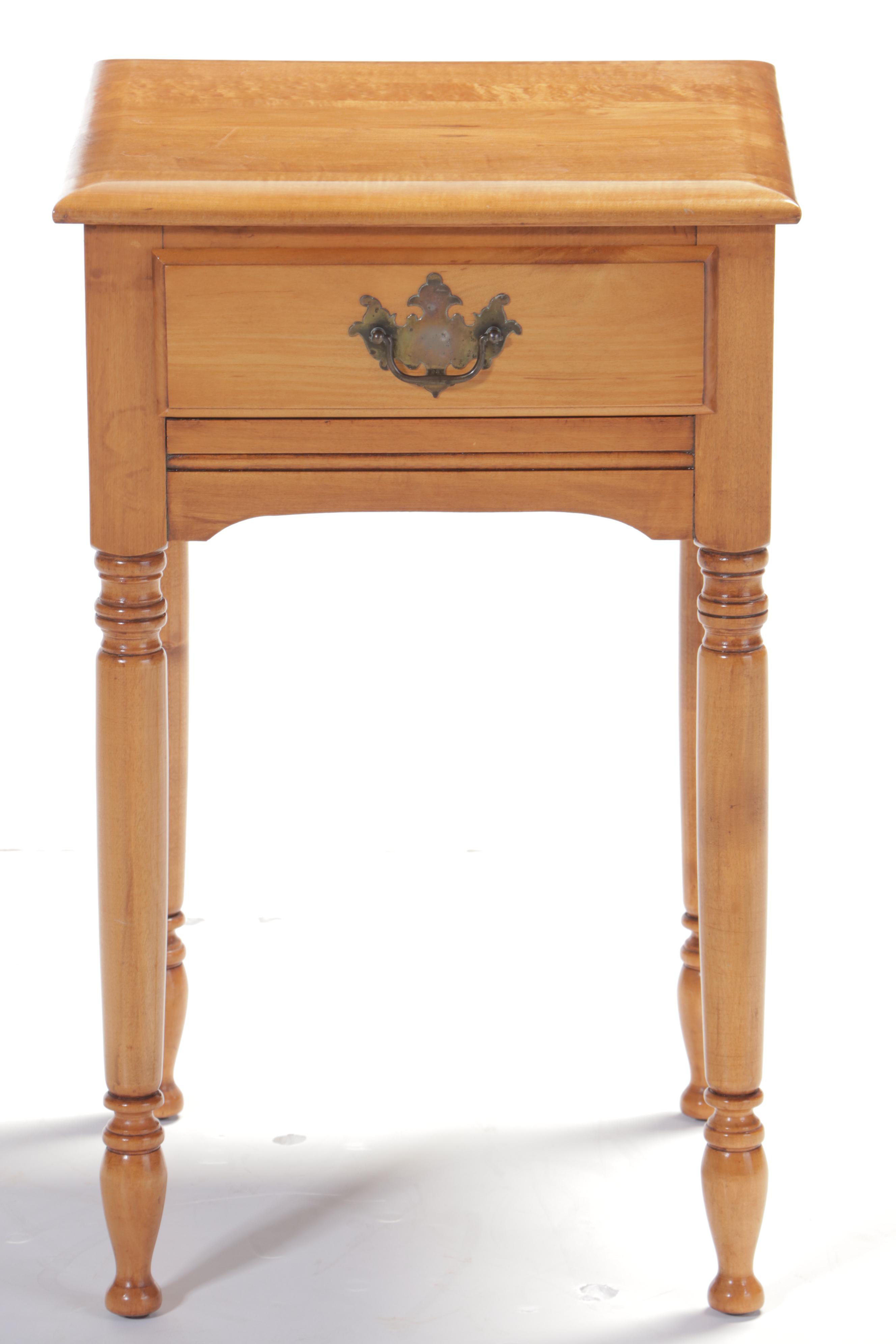 Federal Style Maple Side Table, Mid to Late 20th Century