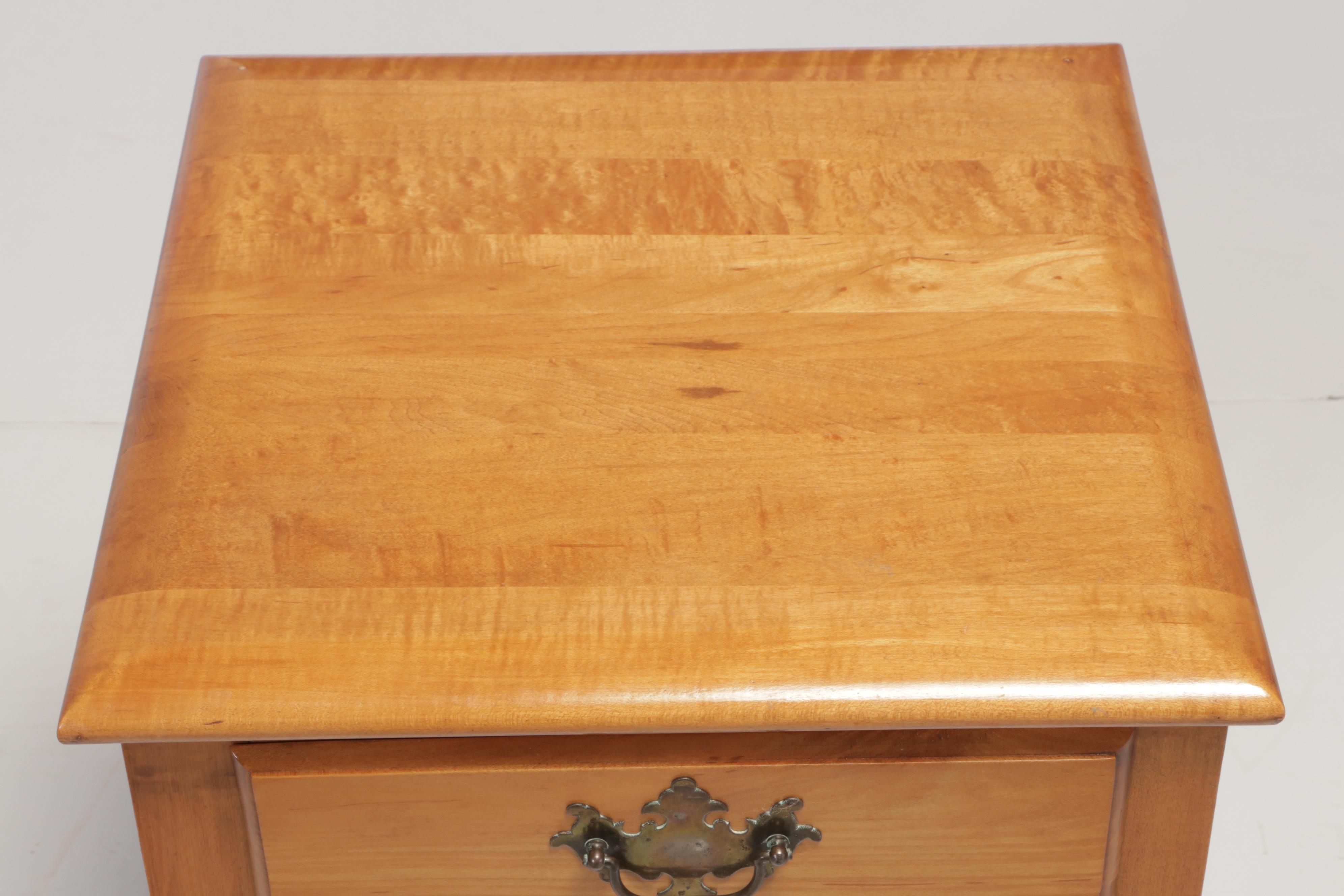 Federal Style Maple Side Table, Mid to Late 20th Century