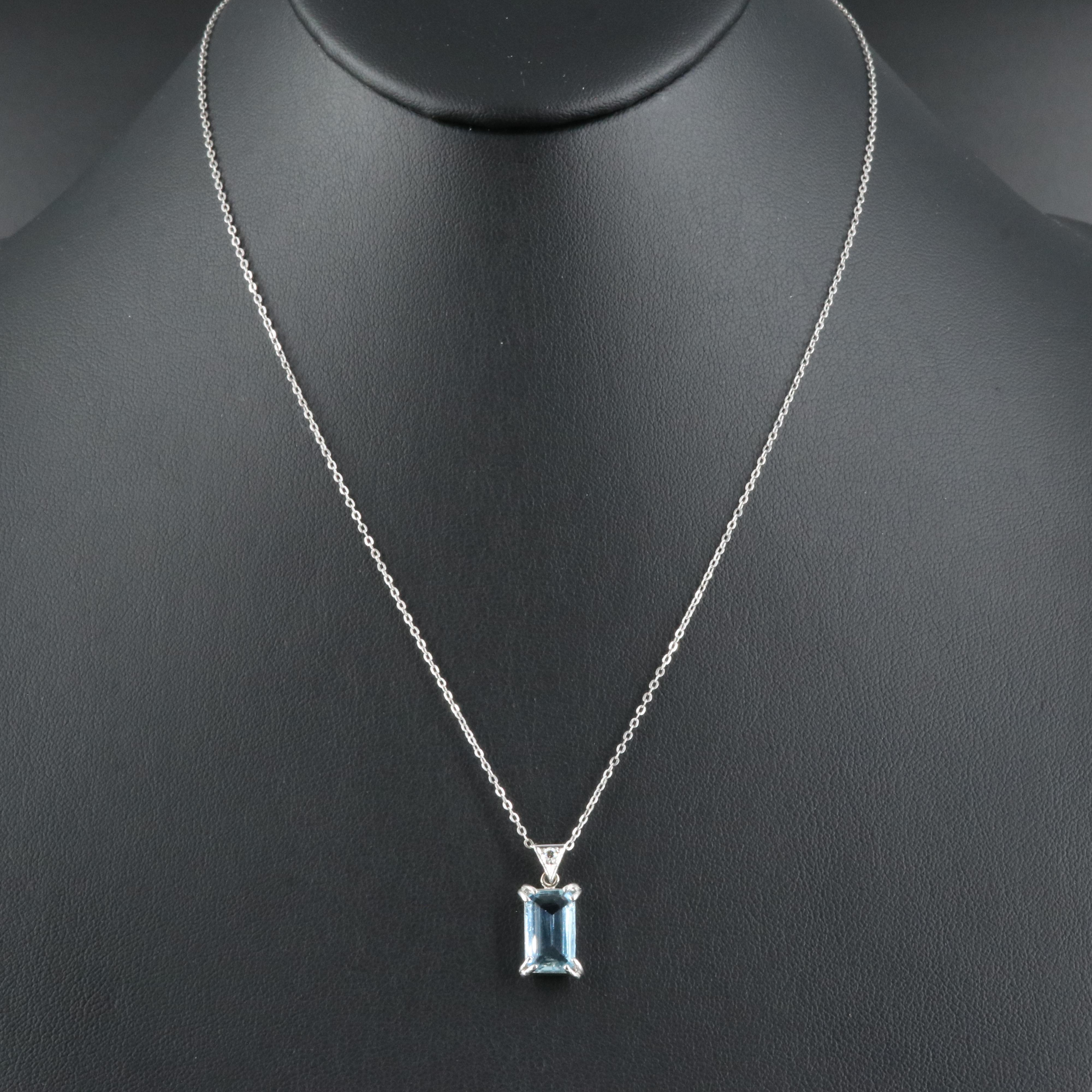 18K Aquamarine and Diamond Pendant Necklace with GIA Report