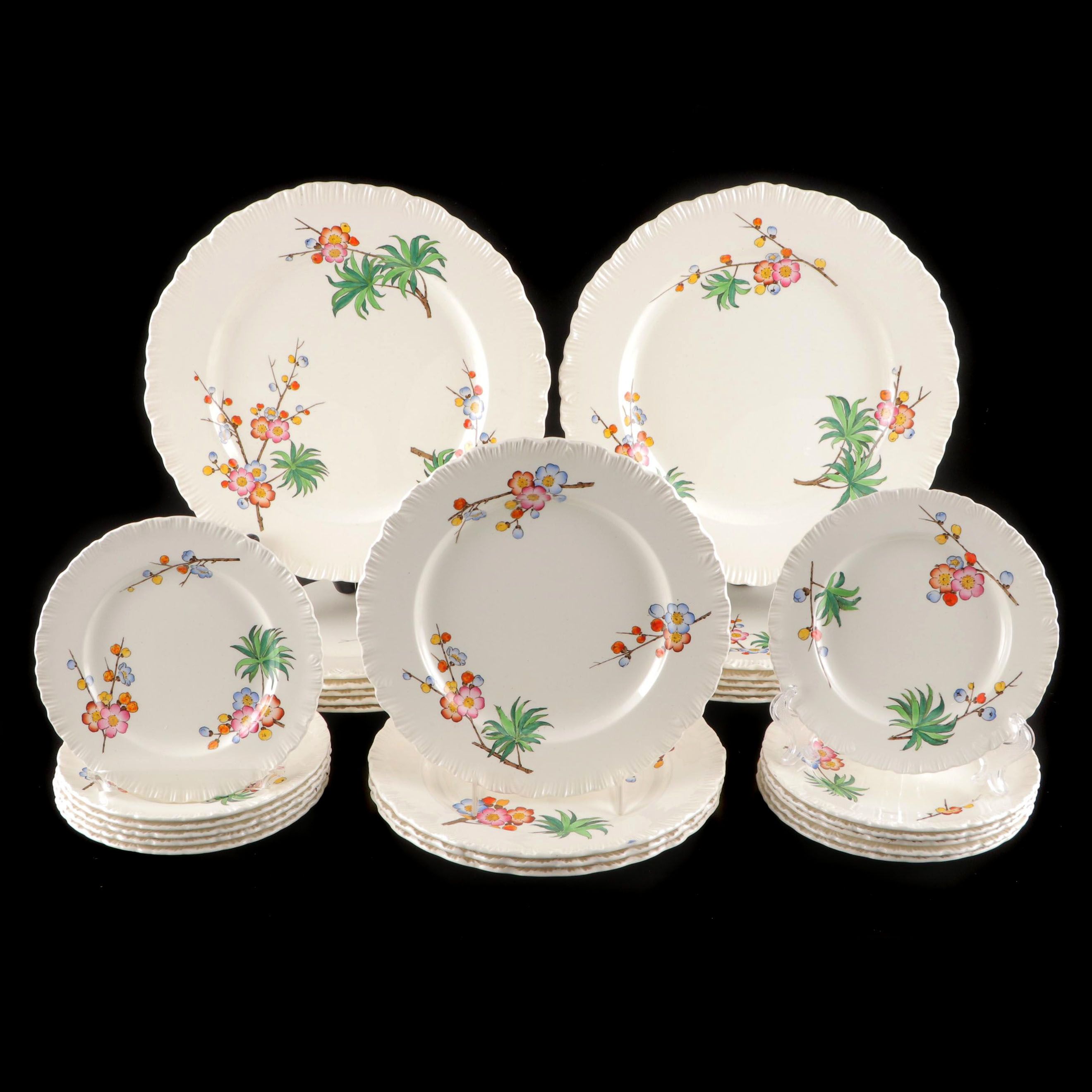 Wedgwood Chinoiserie Shell Edge Stoneware Dinnerware, circa 1926