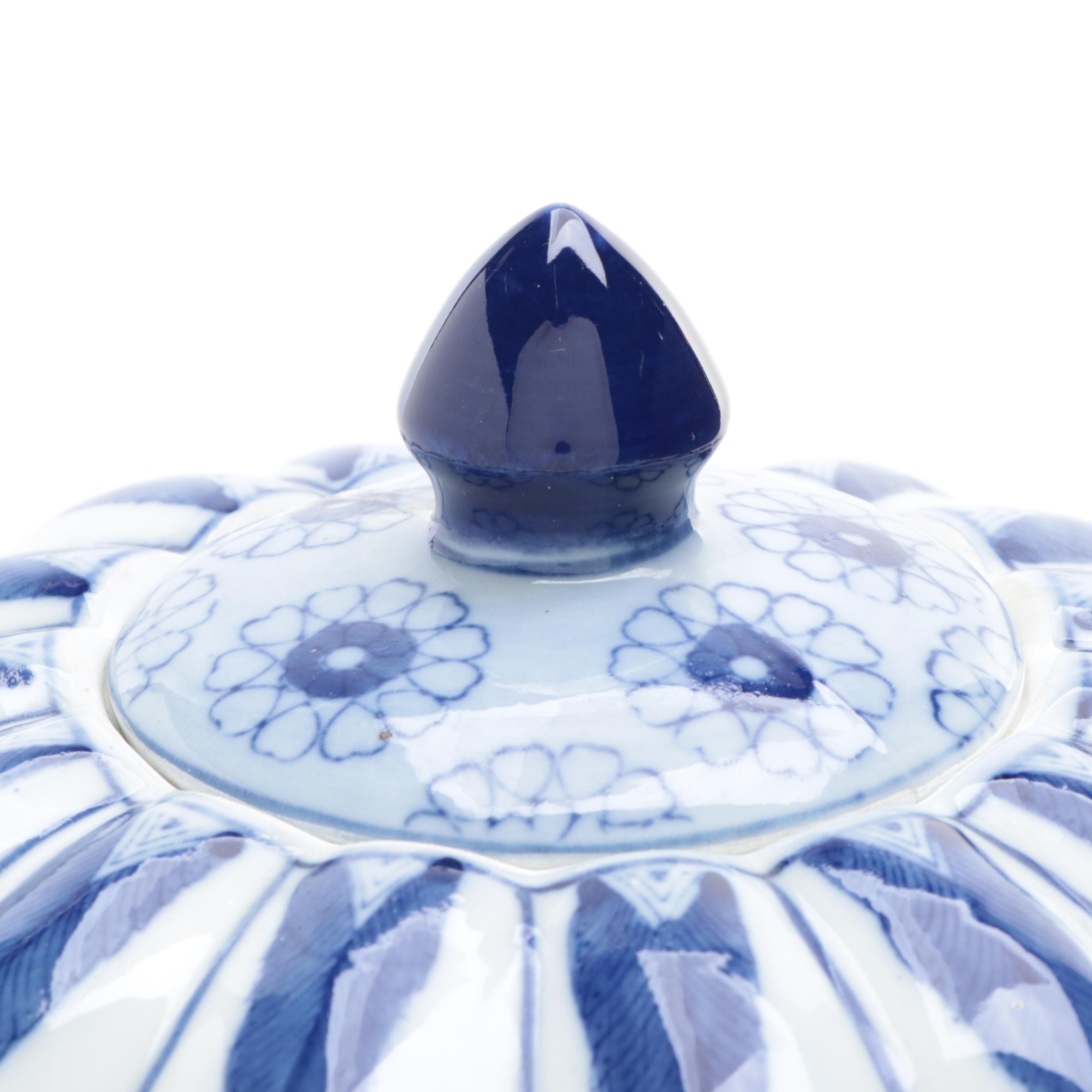 Chinese Blue and White Porcelain Lobed Melon Jar