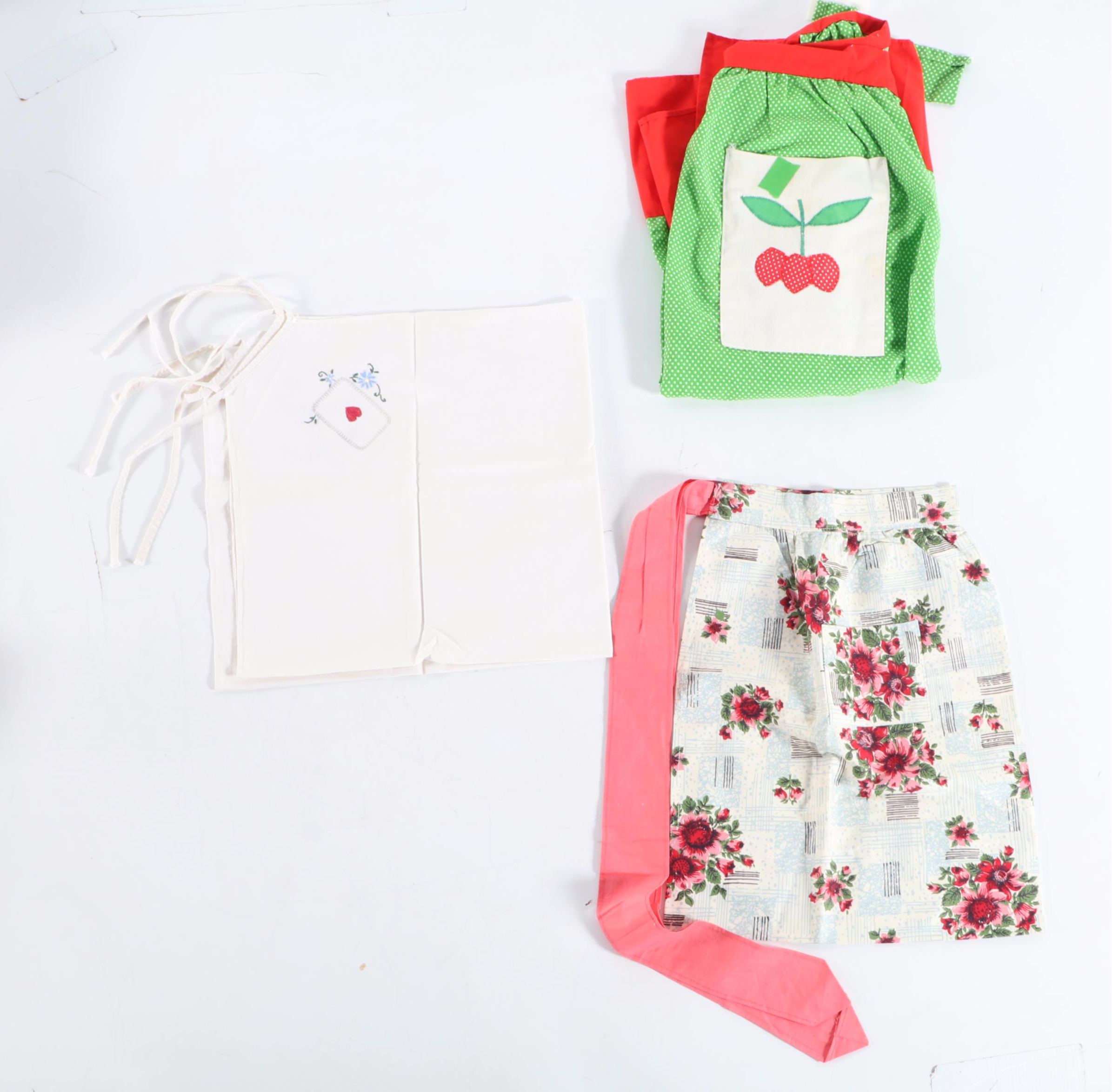 California Hand Prints Red Floral Tablecloth with Other Table Linens, Trim