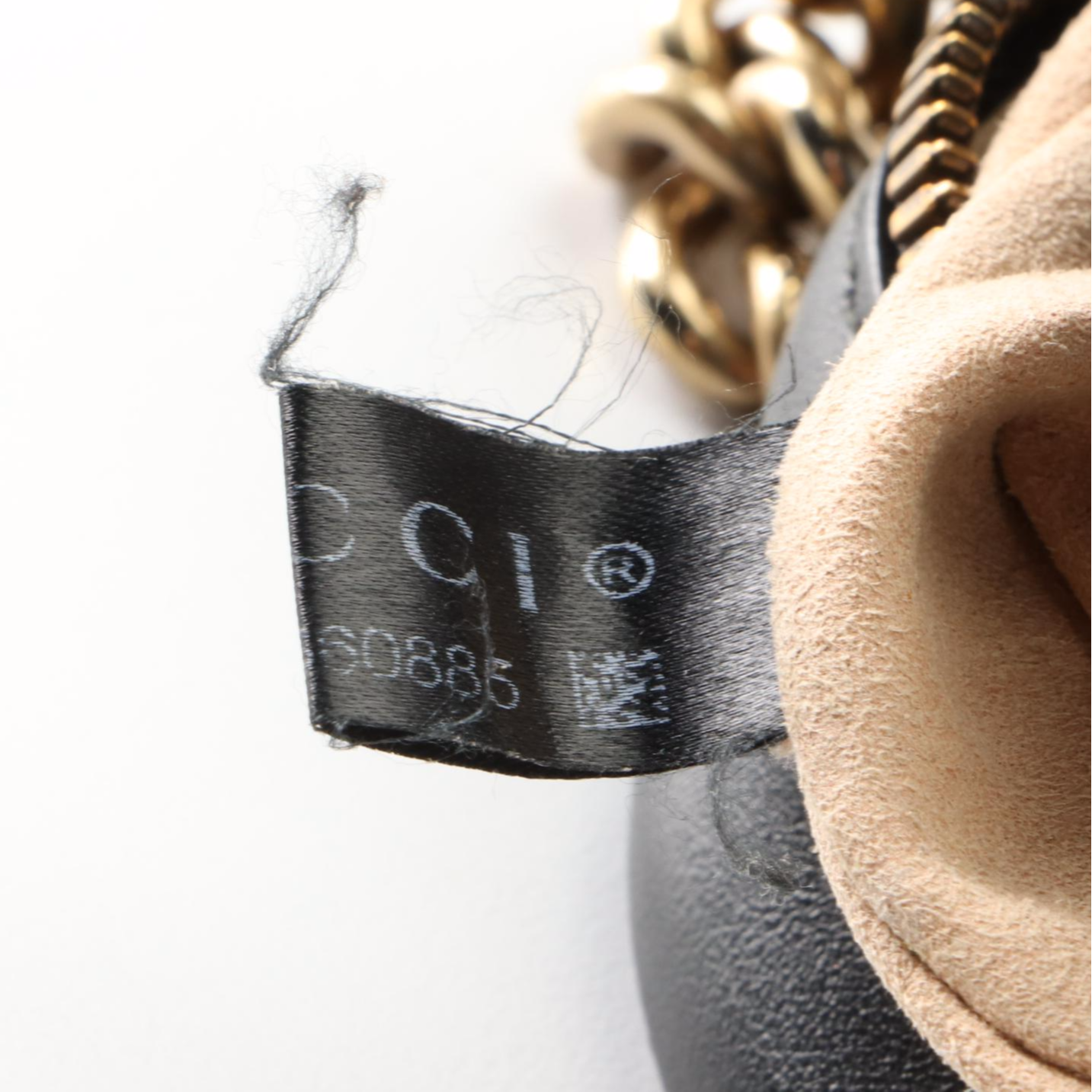 Gucci GG Marmont Shoulder Bag in Chevron Matelessé Leather