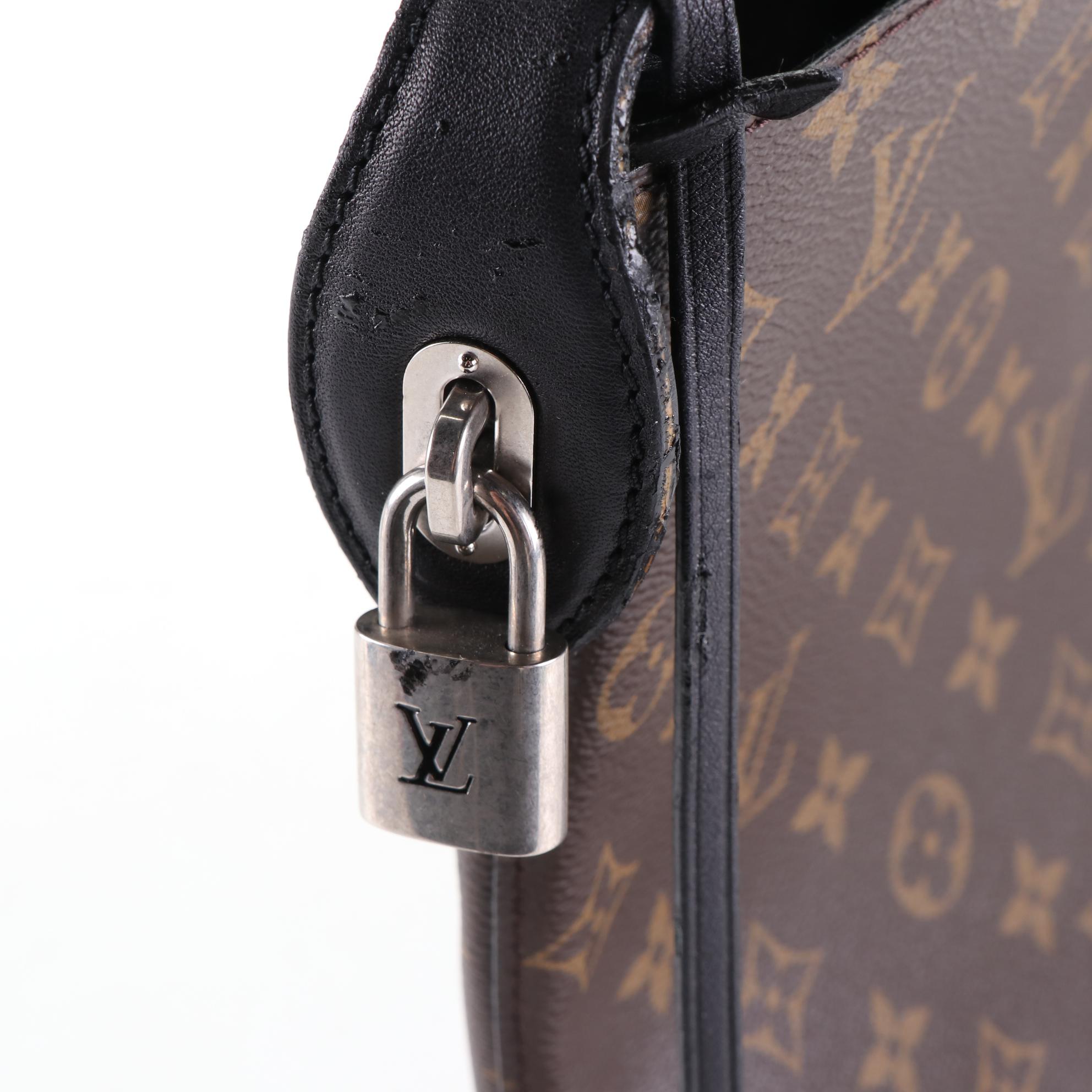 Louis Vuitton NN14 Idole Bucket Bag and Zip Pouch in Monogram Canvas and Leather
