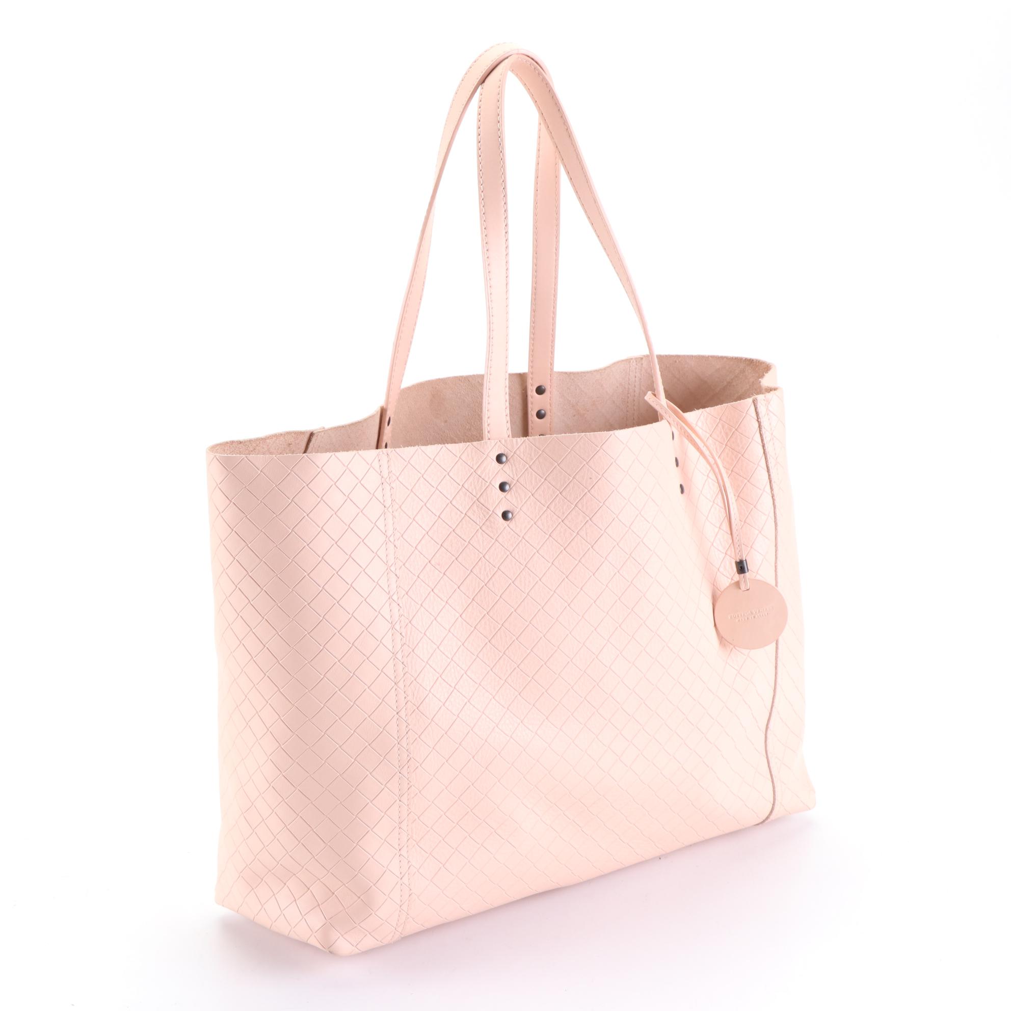 Bottega Veneta Tote in Pink Intrecciomirage Leather