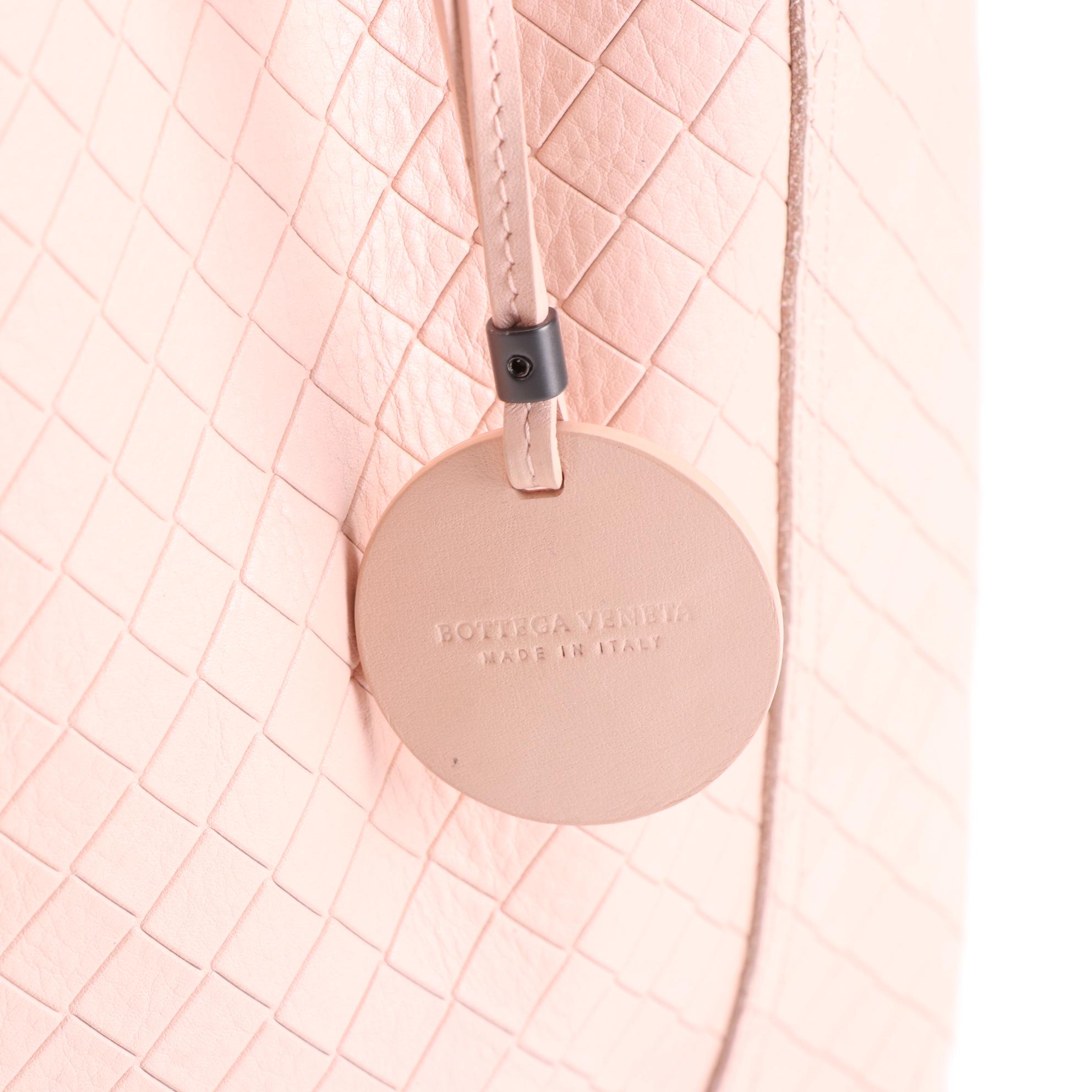 Bottega Veneta Tote in Pink Intrecciomirage Leather