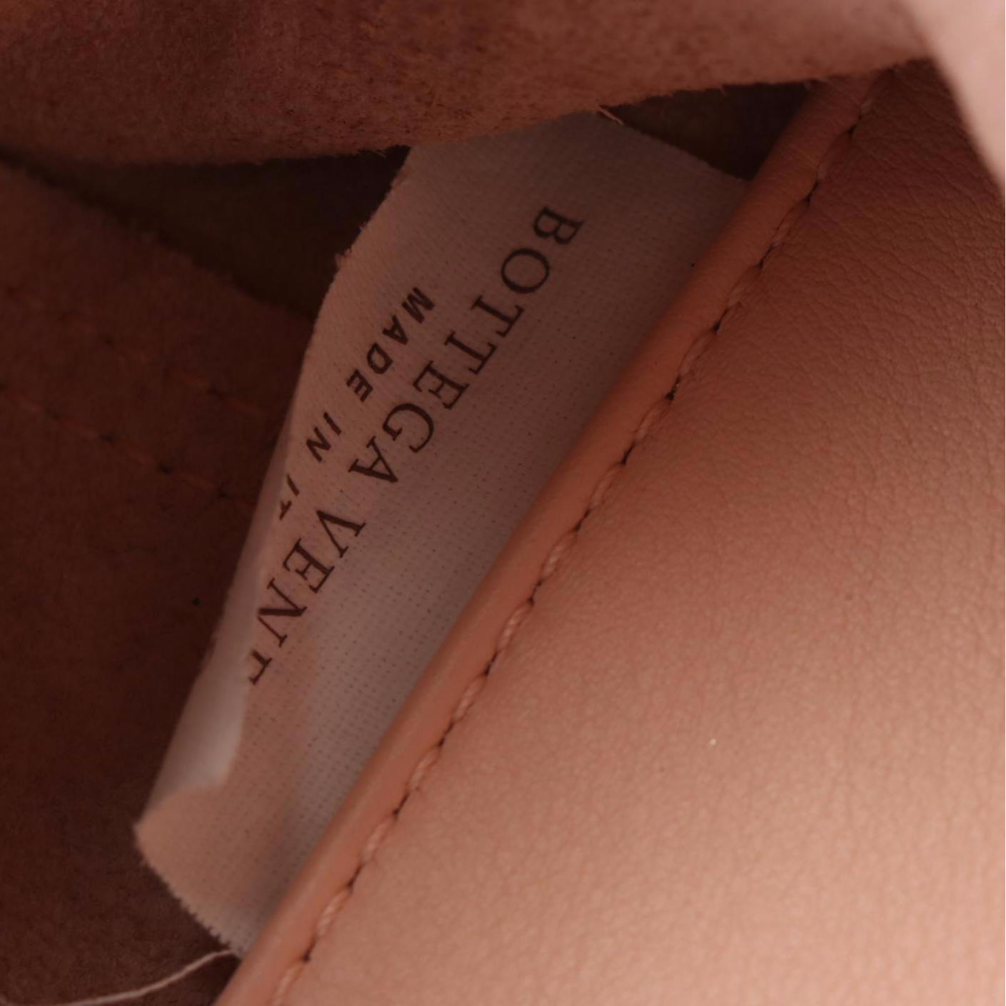 Bottega Veneta Tote in Pink Intrecciomirage Leather