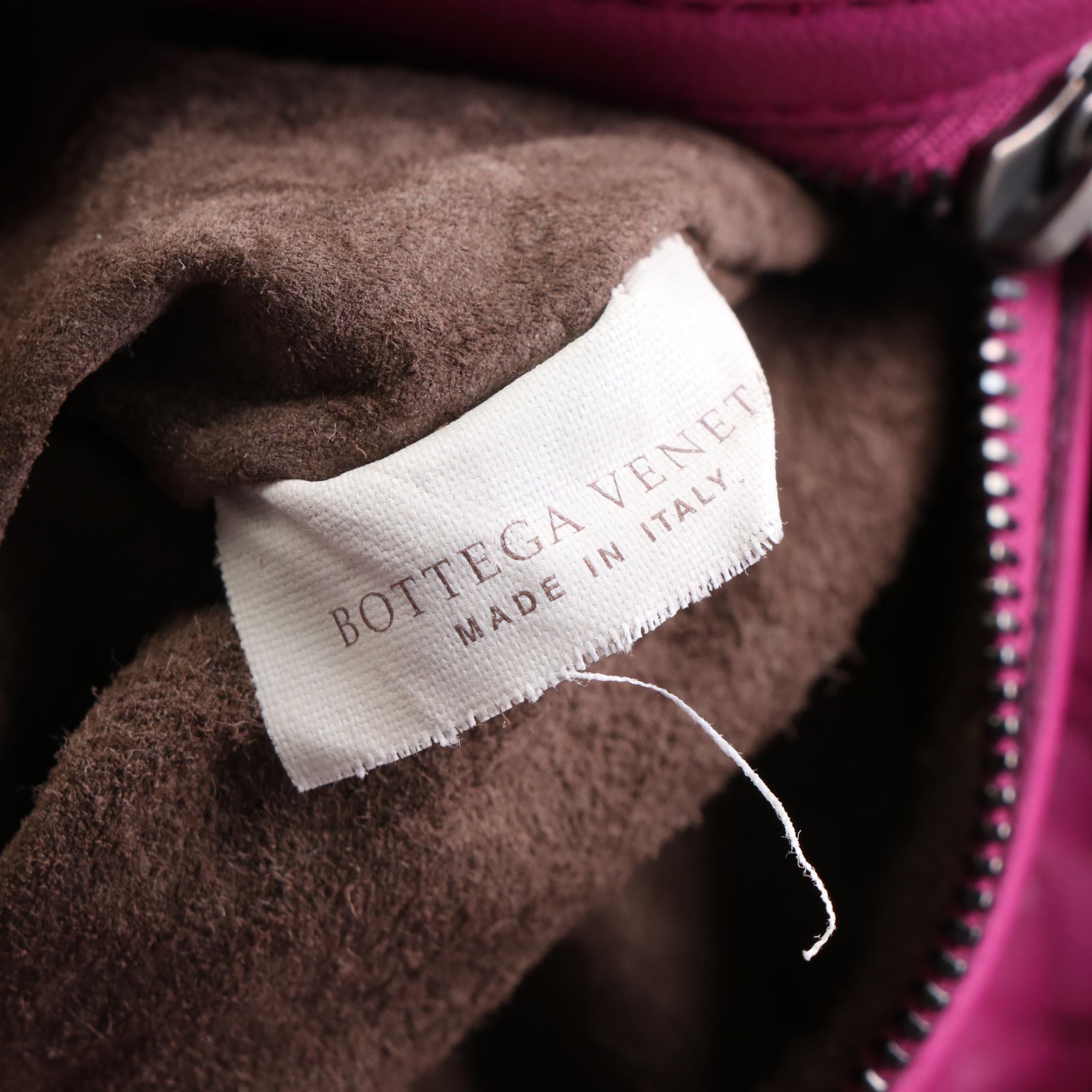 Bottega Veneta Medium Montaigne Shoulder Bag in Pink Intrecciato Leather