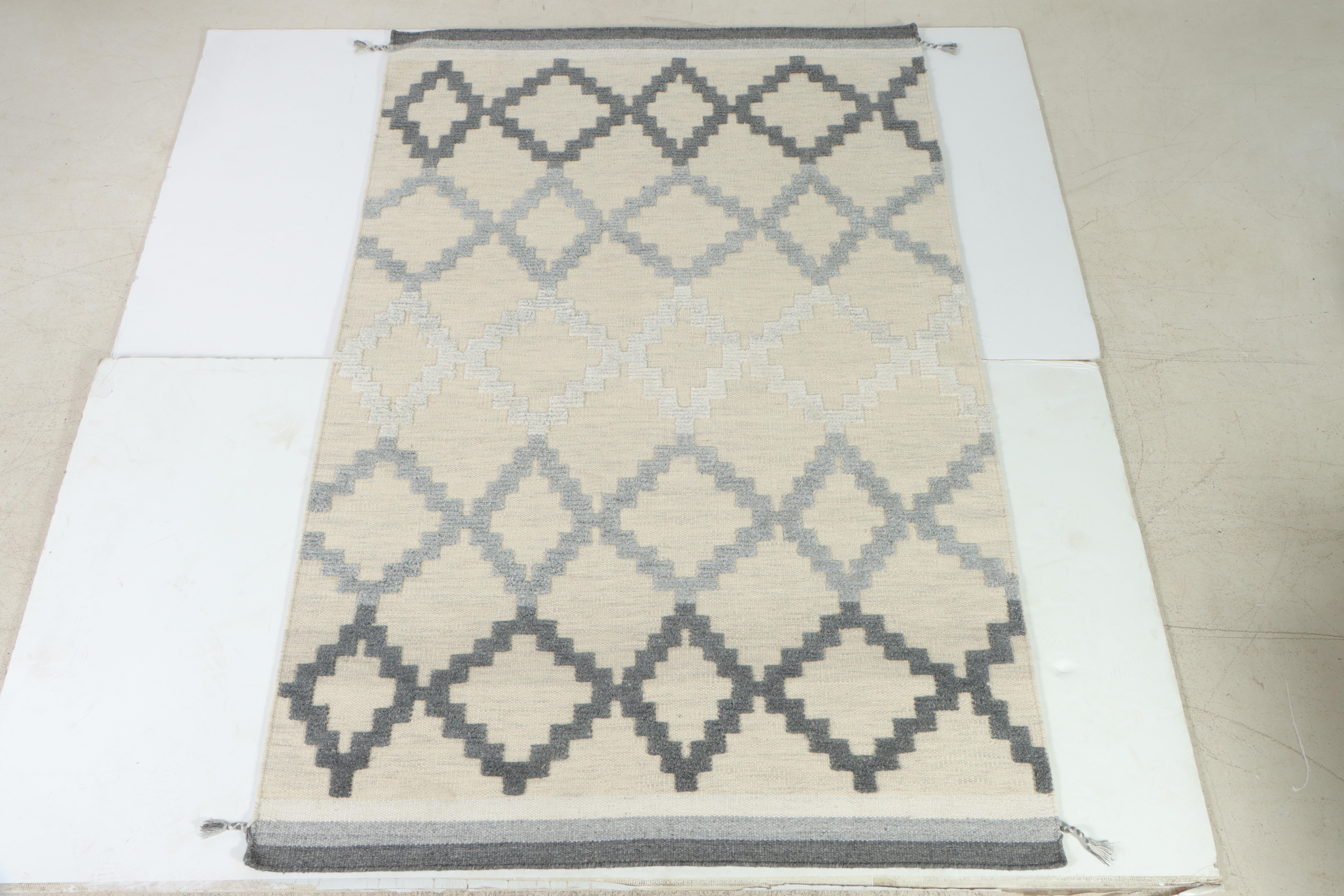 5'2 x 7'10 Handwoven Indian Dhurrie Mixed Technique Diamond Pattern Area Rug