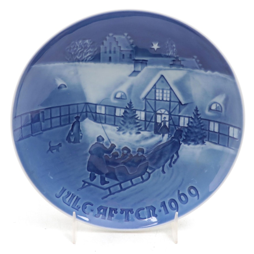 Bing & Grondahl Porcelain "Arrival of Christmas Guests" Collector Plate, 1969