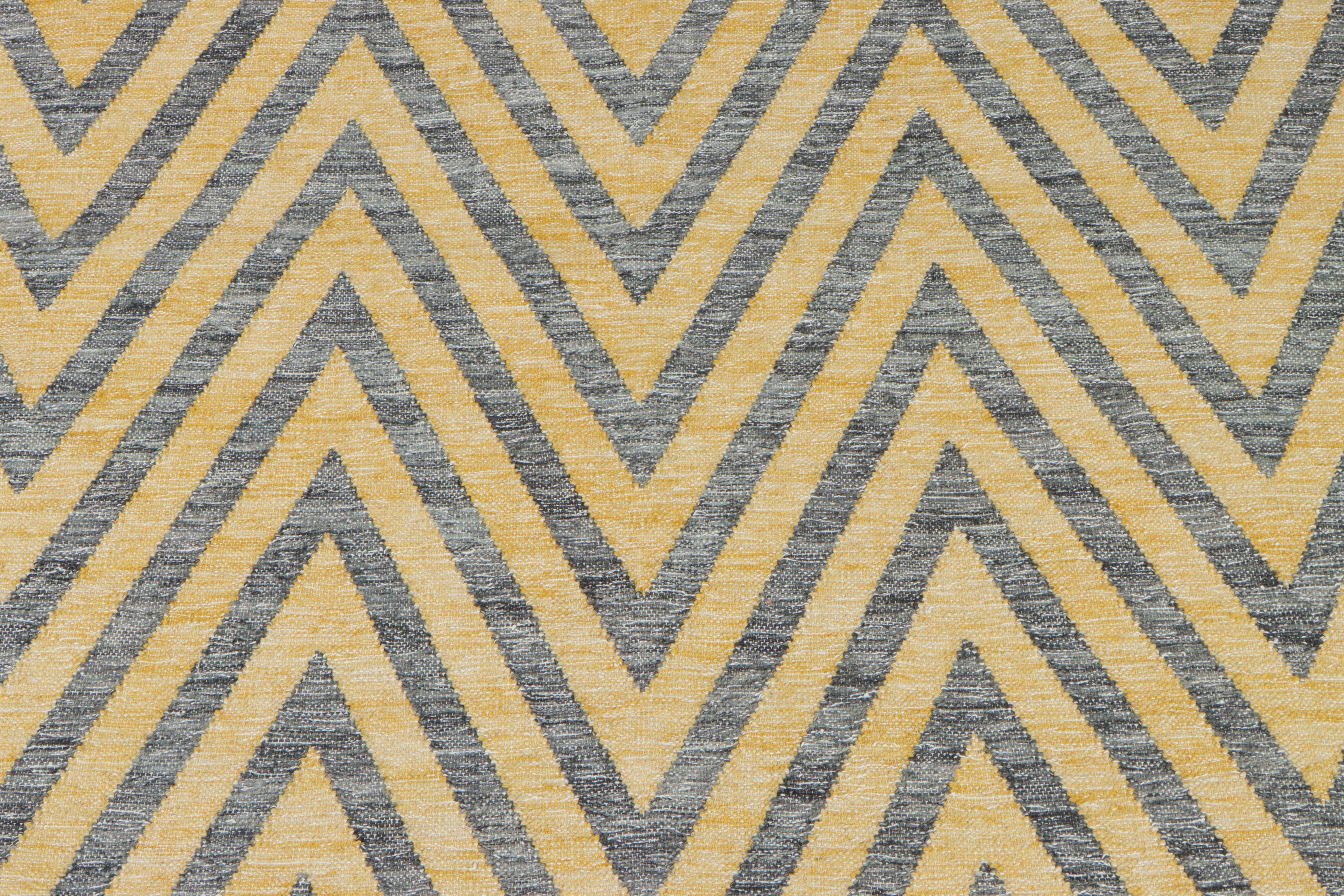 5'2 x 7'7 Handwoven Yellow and Grey Chevron Area Rug