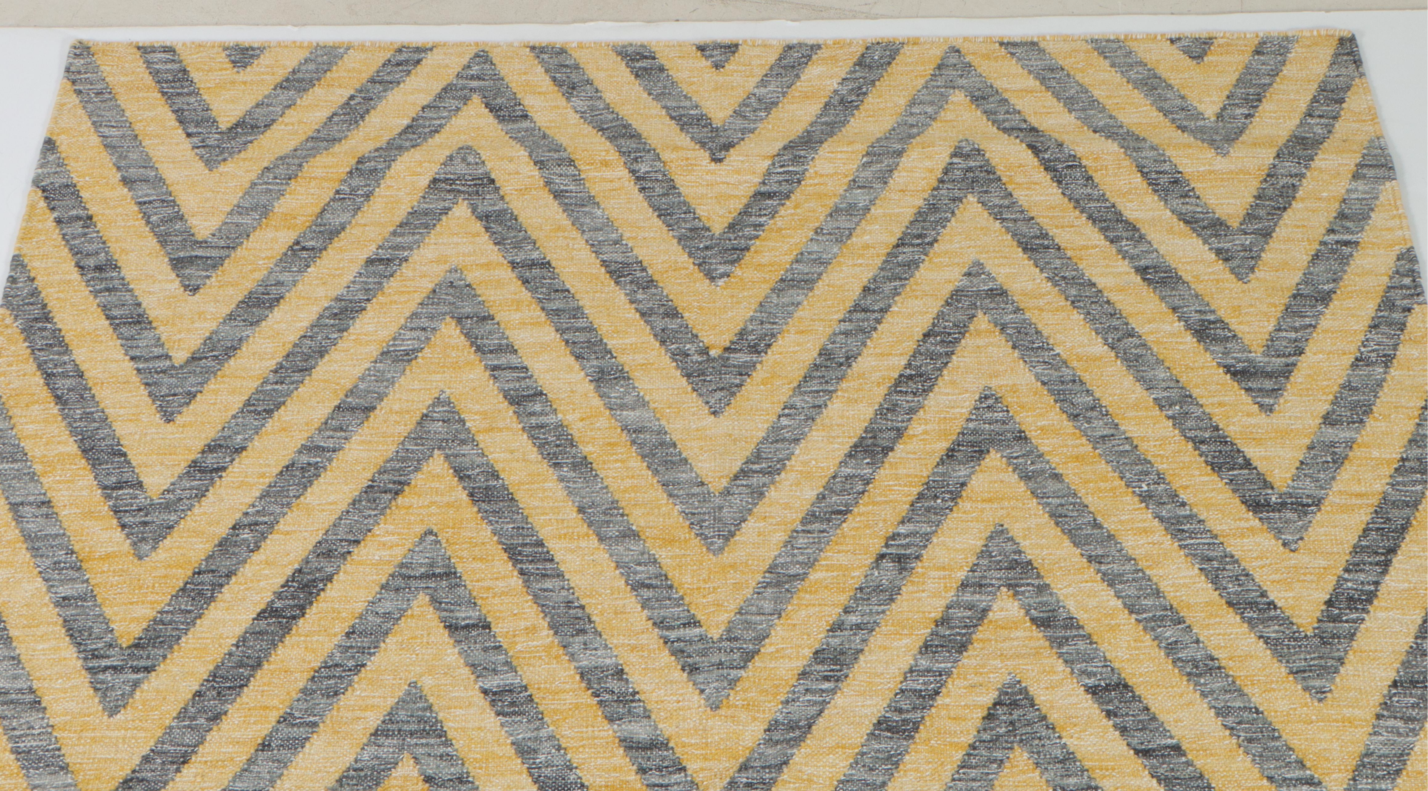 5'2 x 7'7 Handwoven Yellow and Grey Chevron Area Rug