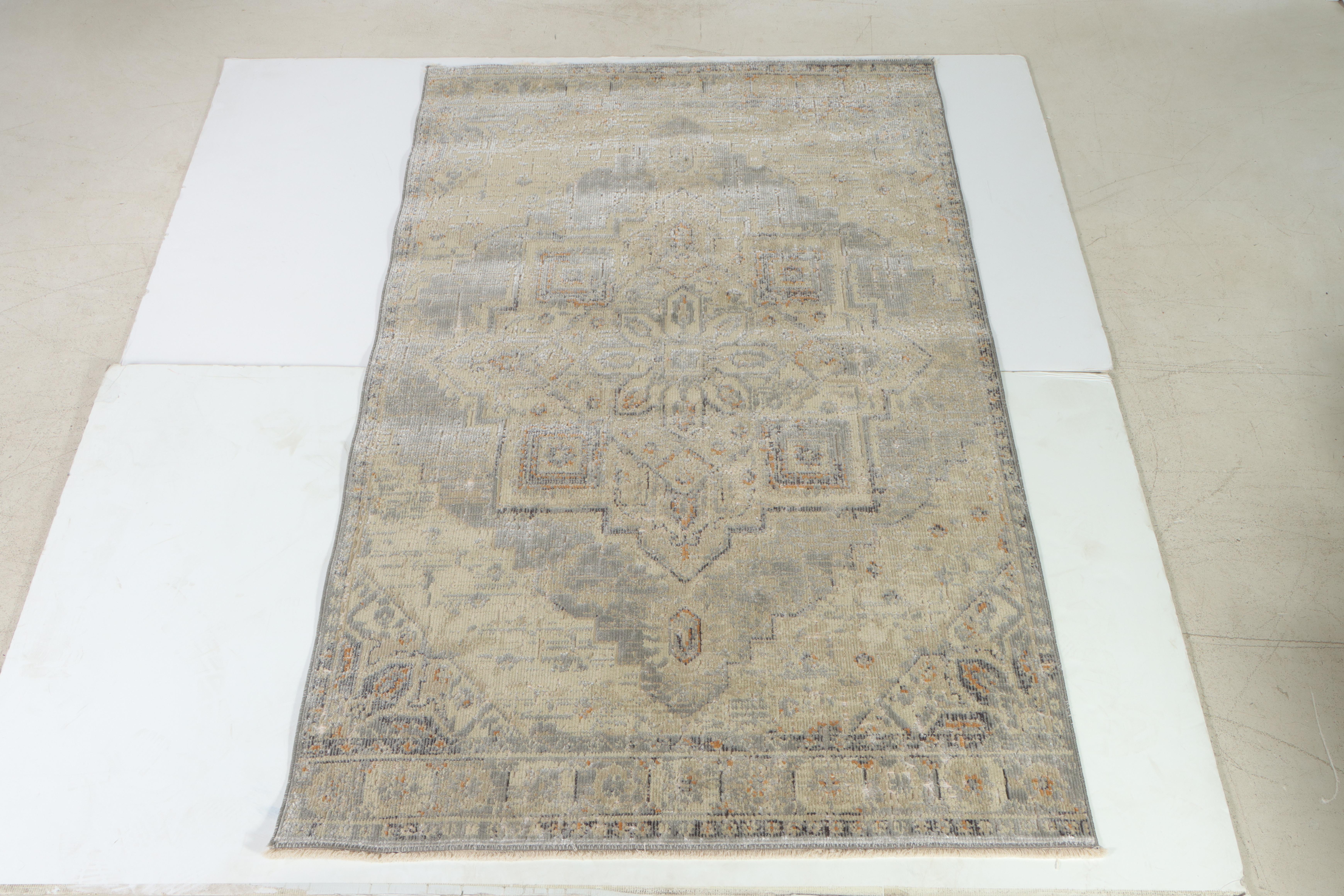 5' x 7'8 Machine Made The Rug Gallery Persian Style Area Rug